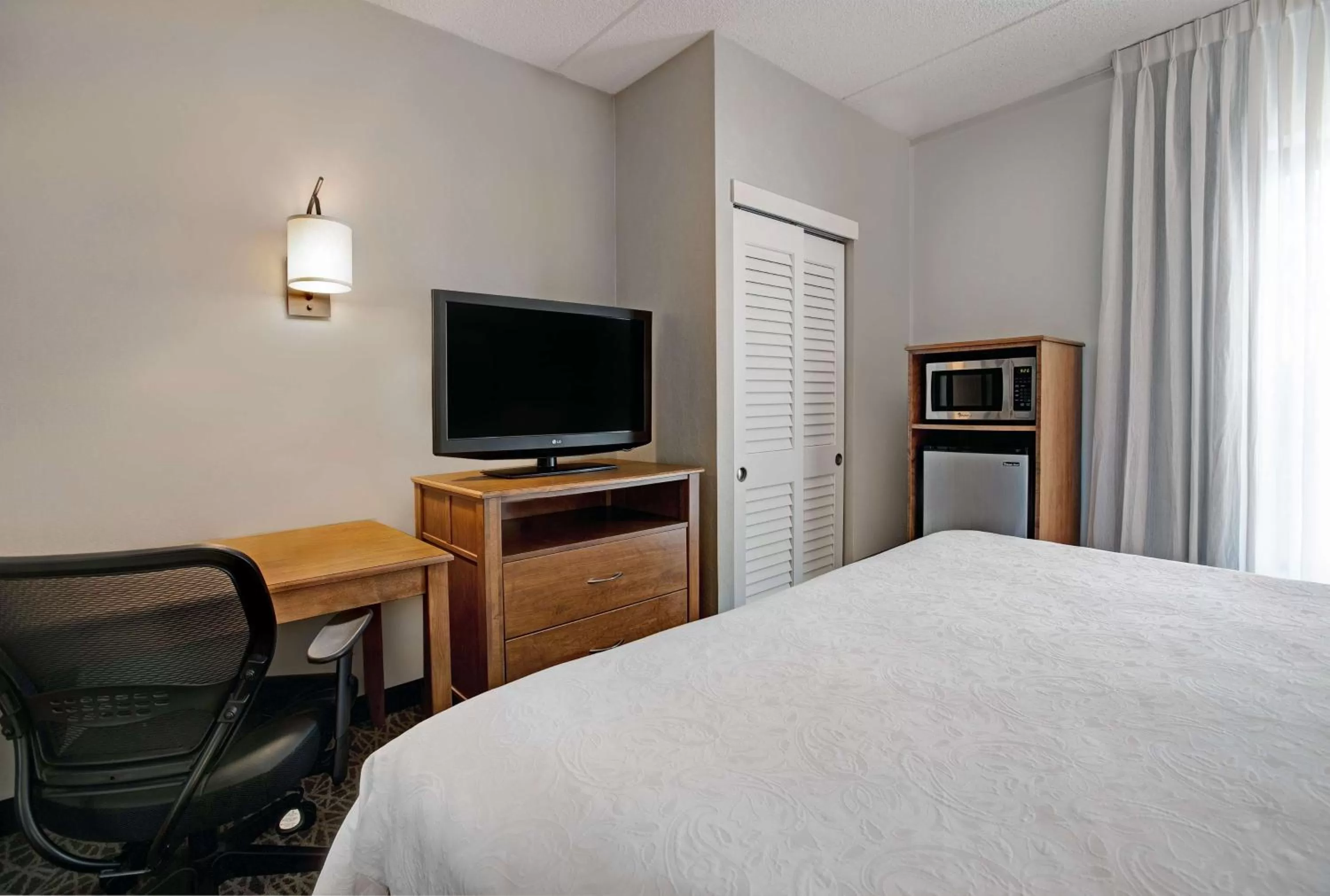 Bed in Homewood Suites by Hilton Chicago-Lincolnshire