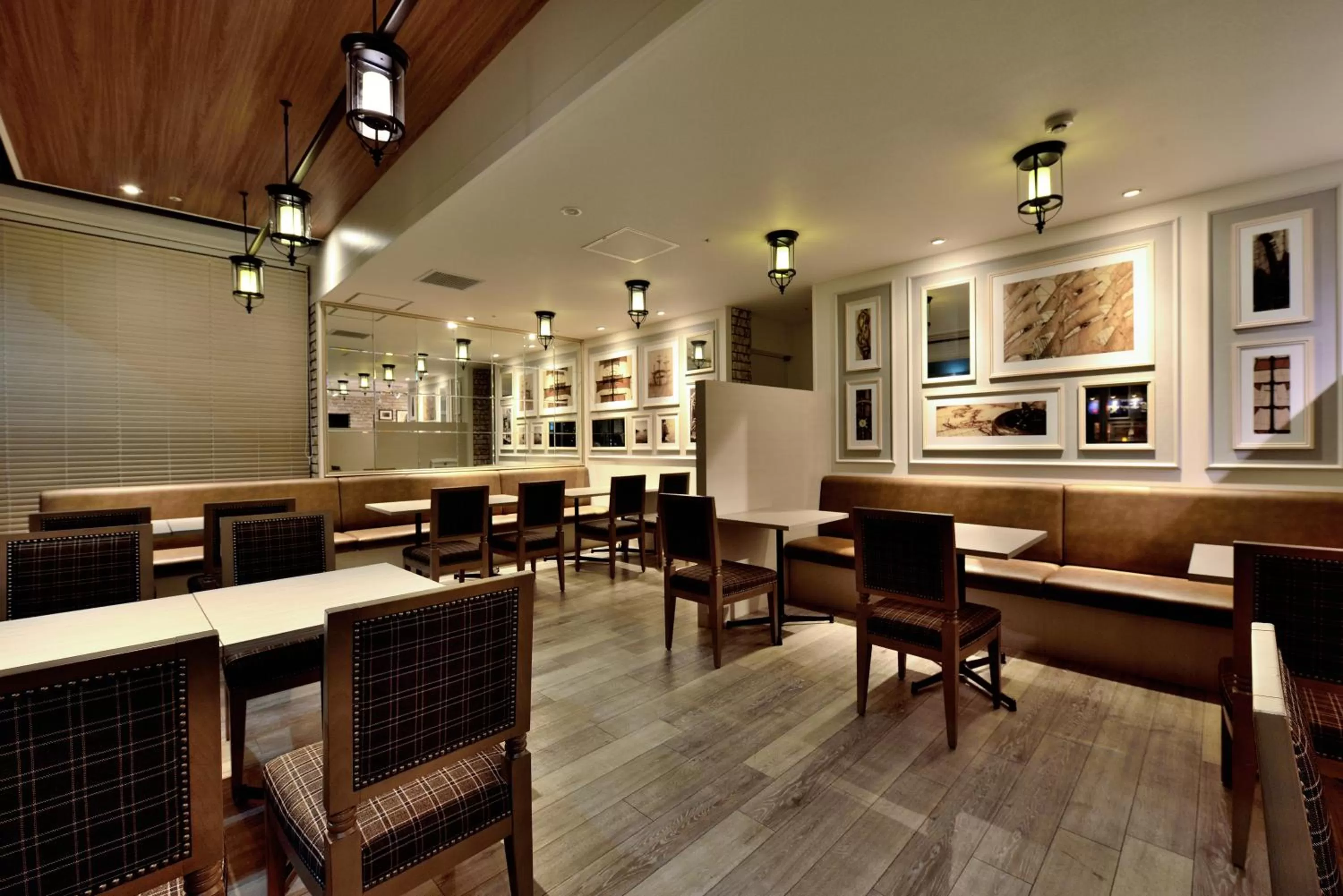 Restaurant/places to eat in The Italia Ken