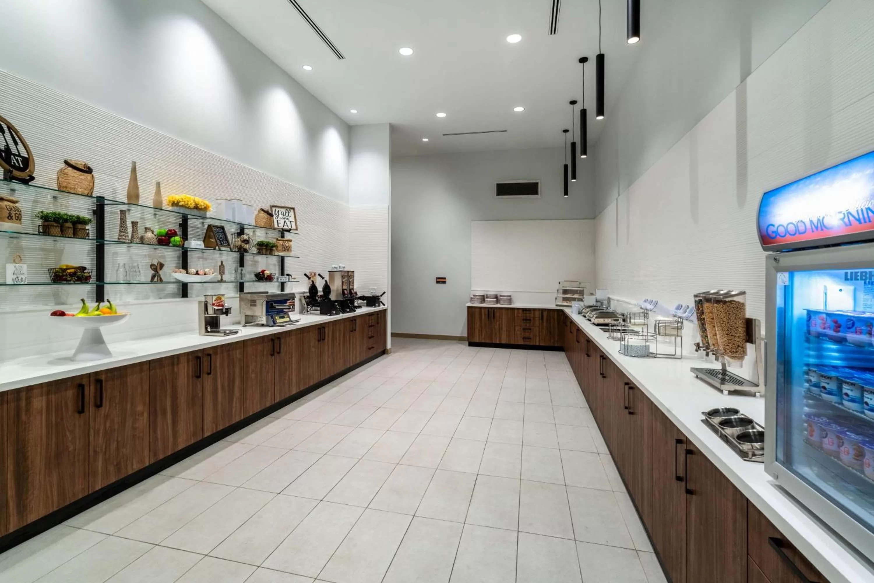 Restaurant/places to eat in La Quinta Inn & Suites by Wyndham Nashville Downtown Stadium