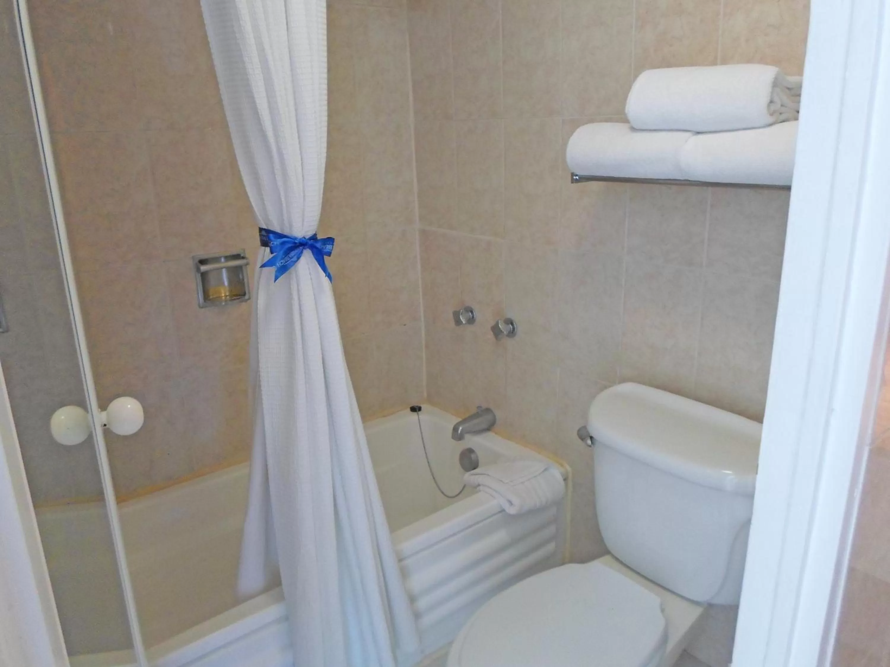 Bathroom in Calinda Beach Acapulco