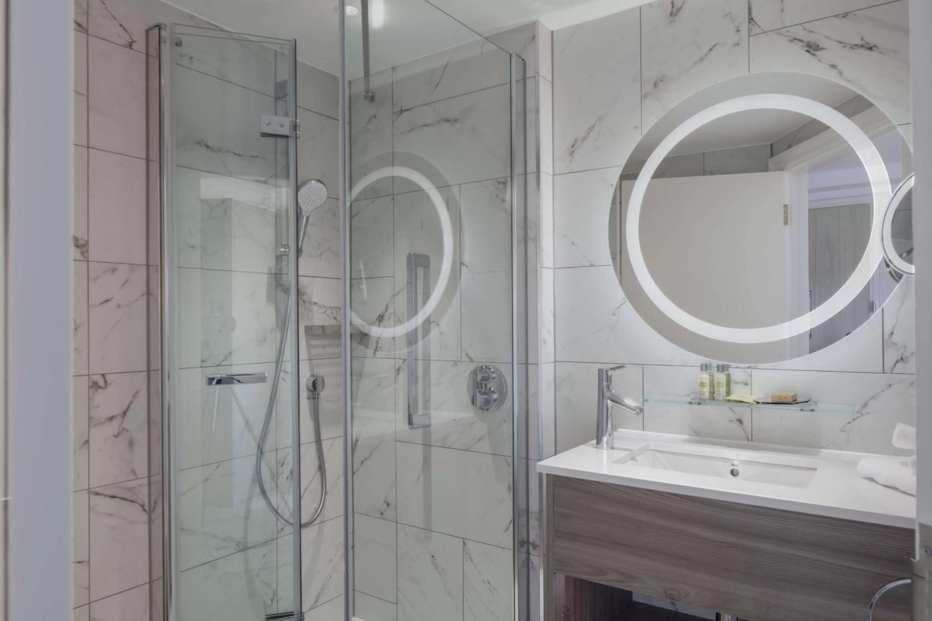 Bathroom in DoubleTree by Hilton Bath