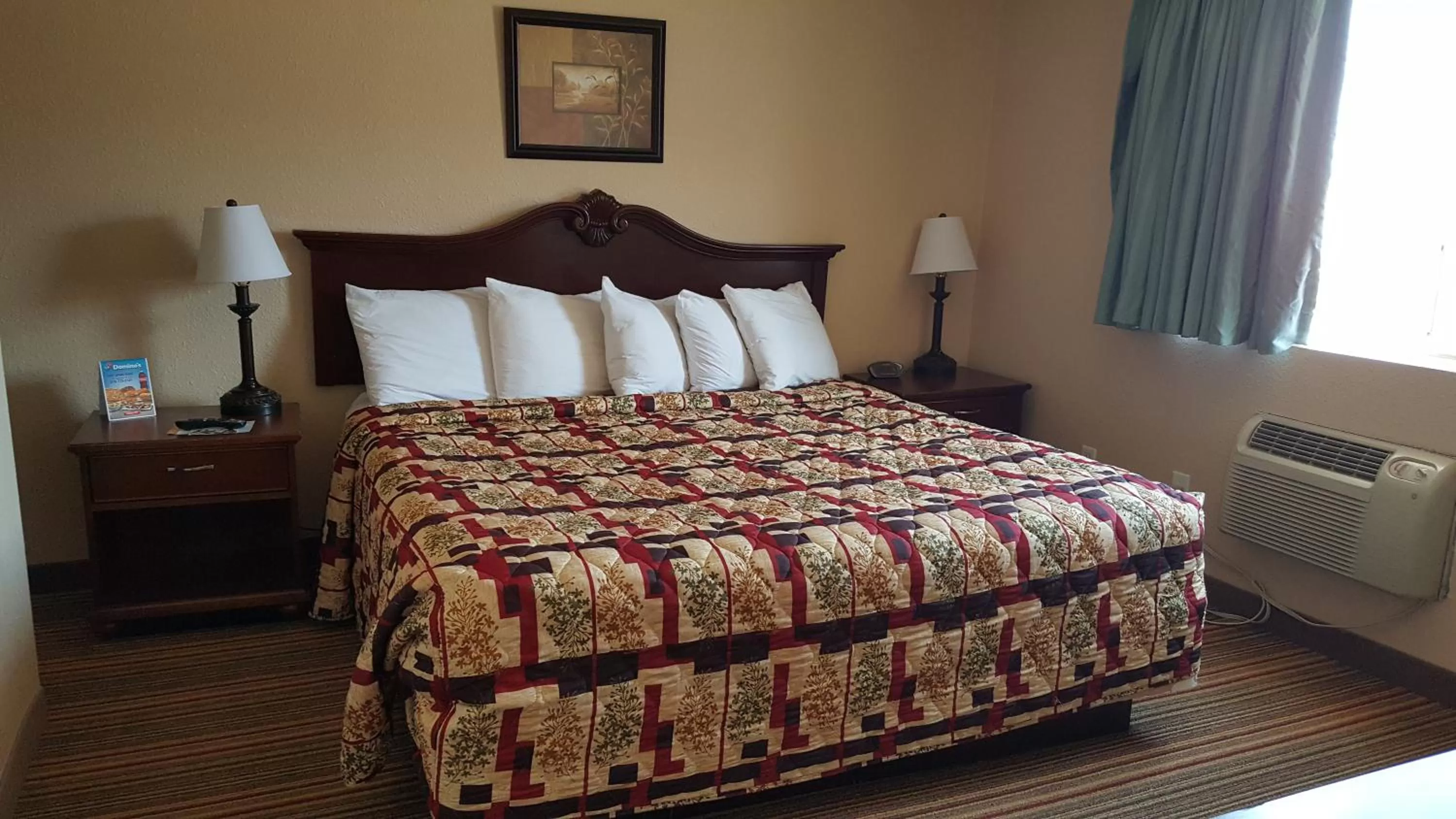 Bedroom, Bed in Knights Inn and Suites - Grand Forks