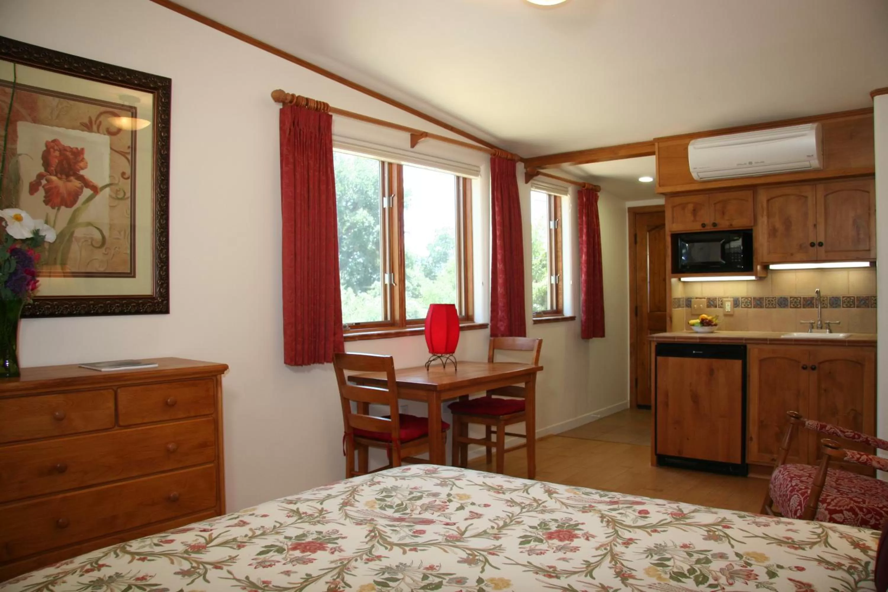 Bedroom, Kitchen/Kitchenette in Ojai Retreat & Inn