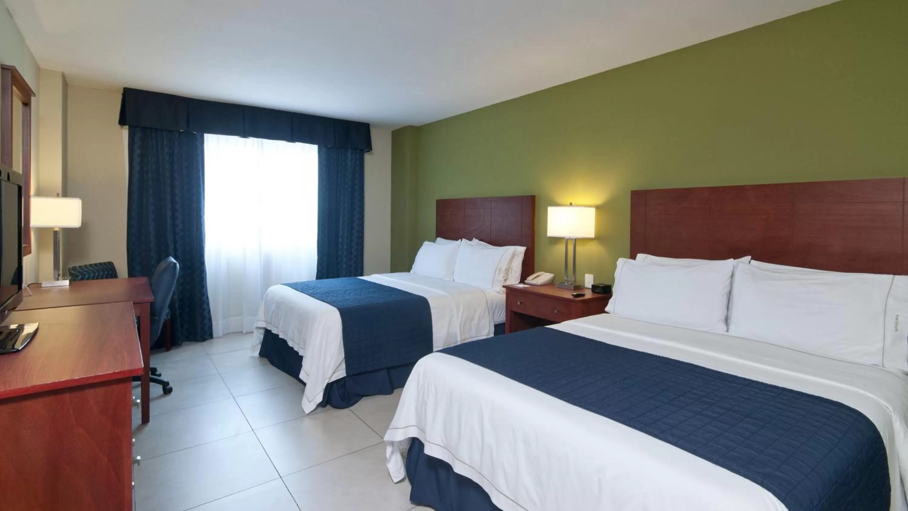 Photo of the whole room, Bed in Holiday Inn Express Veracruz Boca del Rio by IHG