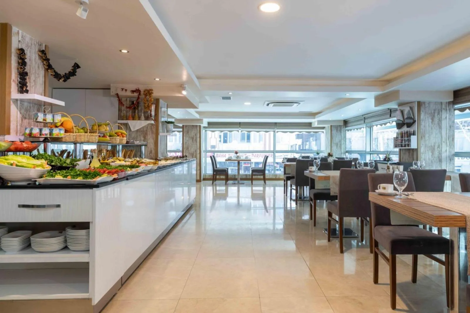 Restaurant/places to eat in Dies Hotel