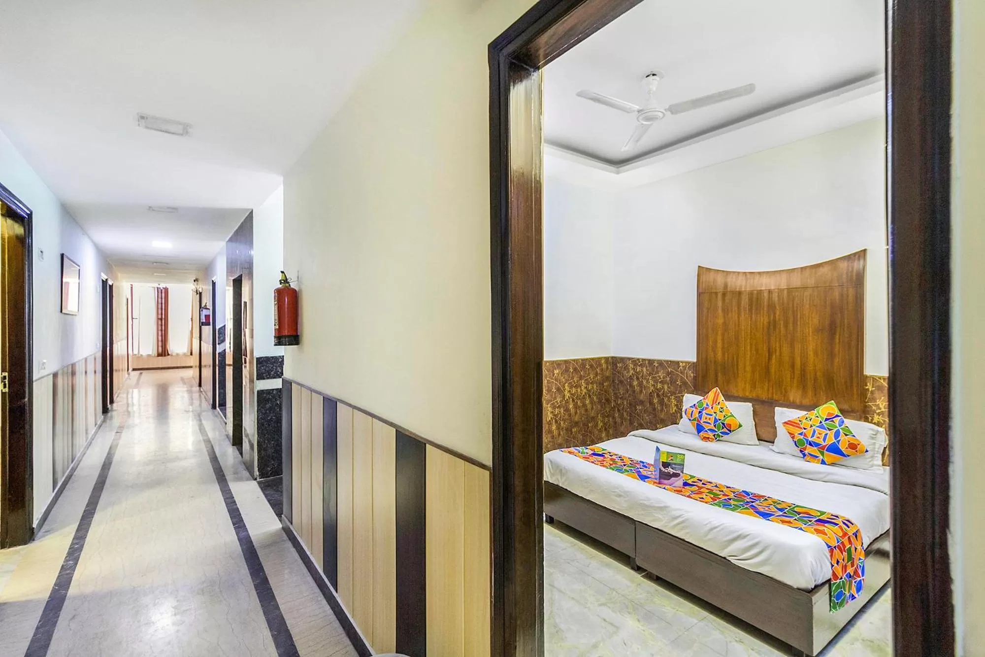 Photo of the whole room, Bed in FabHotel Jindal Palace