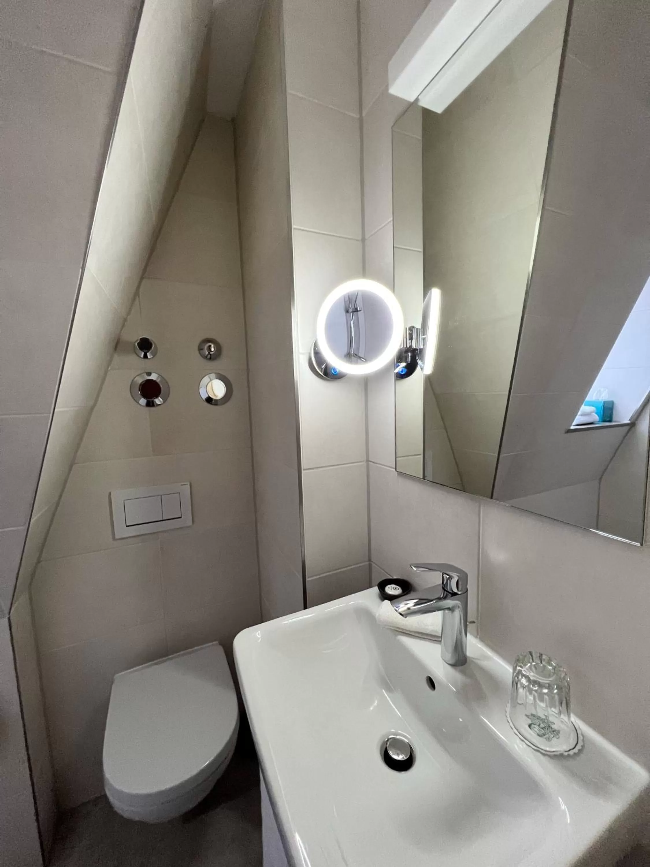 Toilet in Hotel Prinz