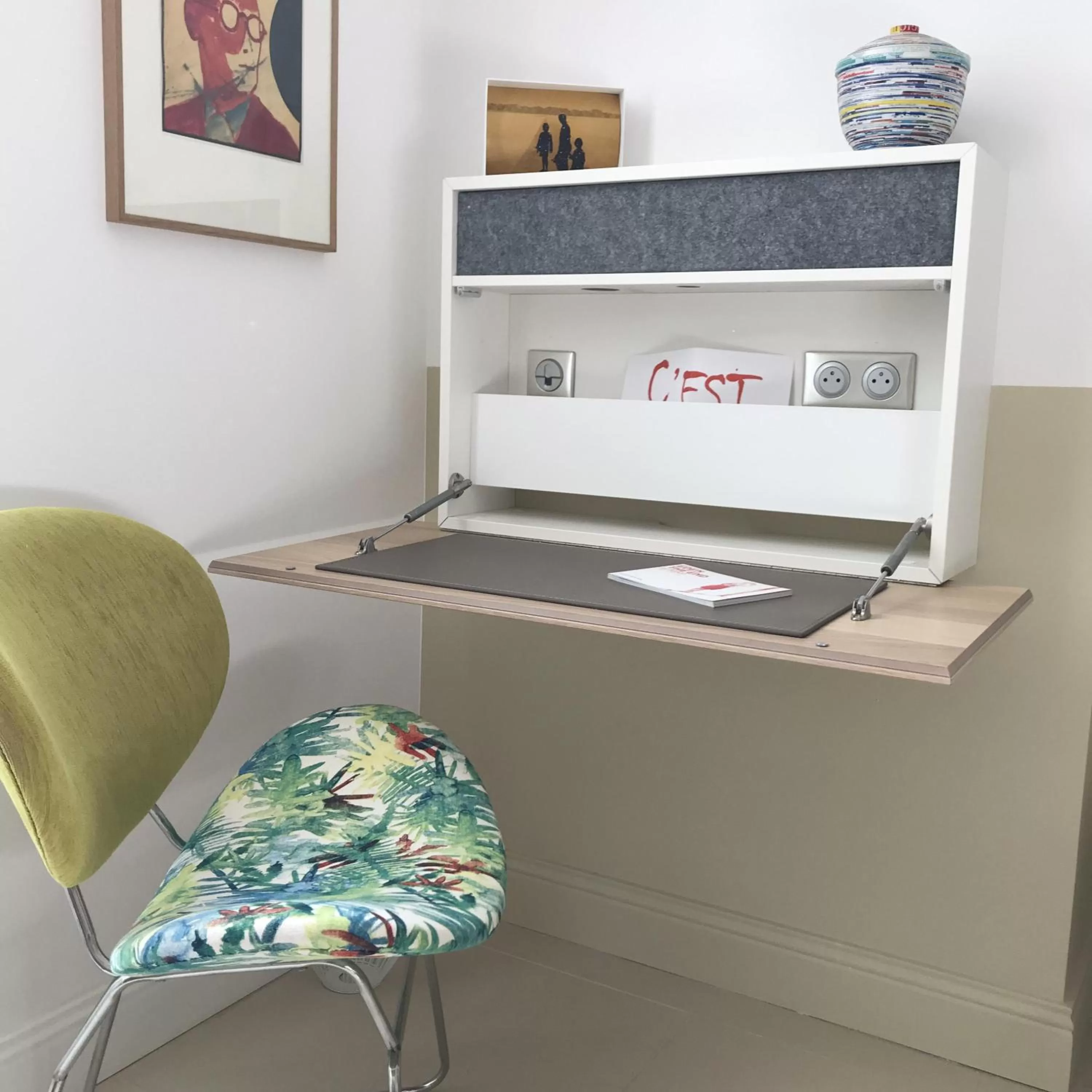 Bedroom, TV/Entertainment Center in Chambres d'hôtes CASA MUSA - NICE