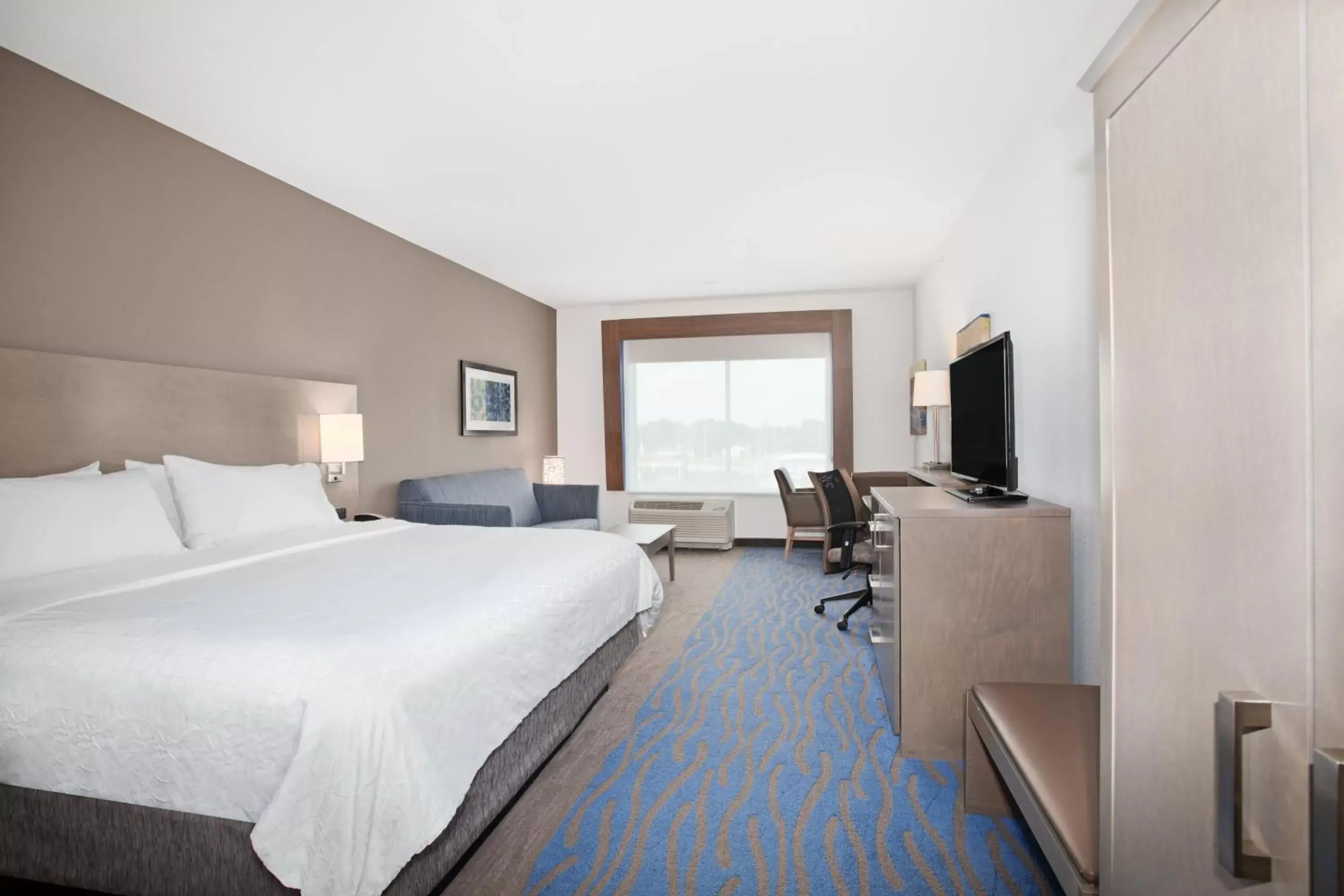 King Suite in Holiday Inn Express & Suites Great Bend by IHG King Suite in Holiday Inn Express & Suites Great Bend by IHG