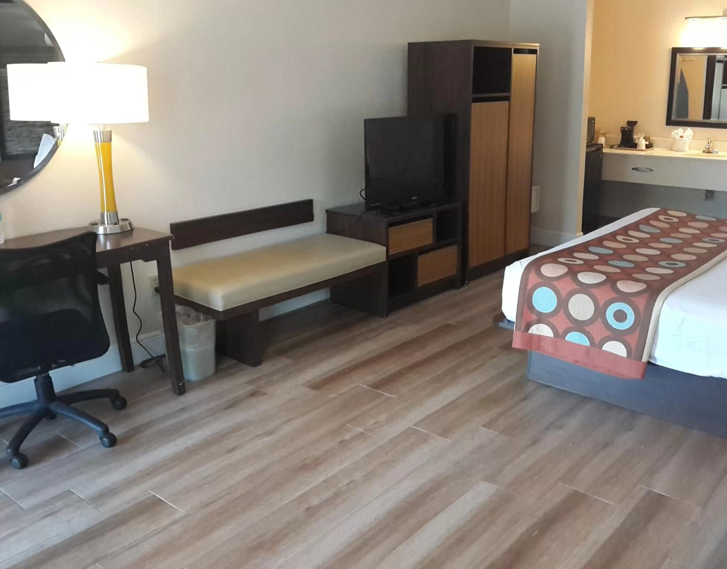 Bedroom, Bed in Super 8 by Wyndham Florida City/Homestead/Everglades