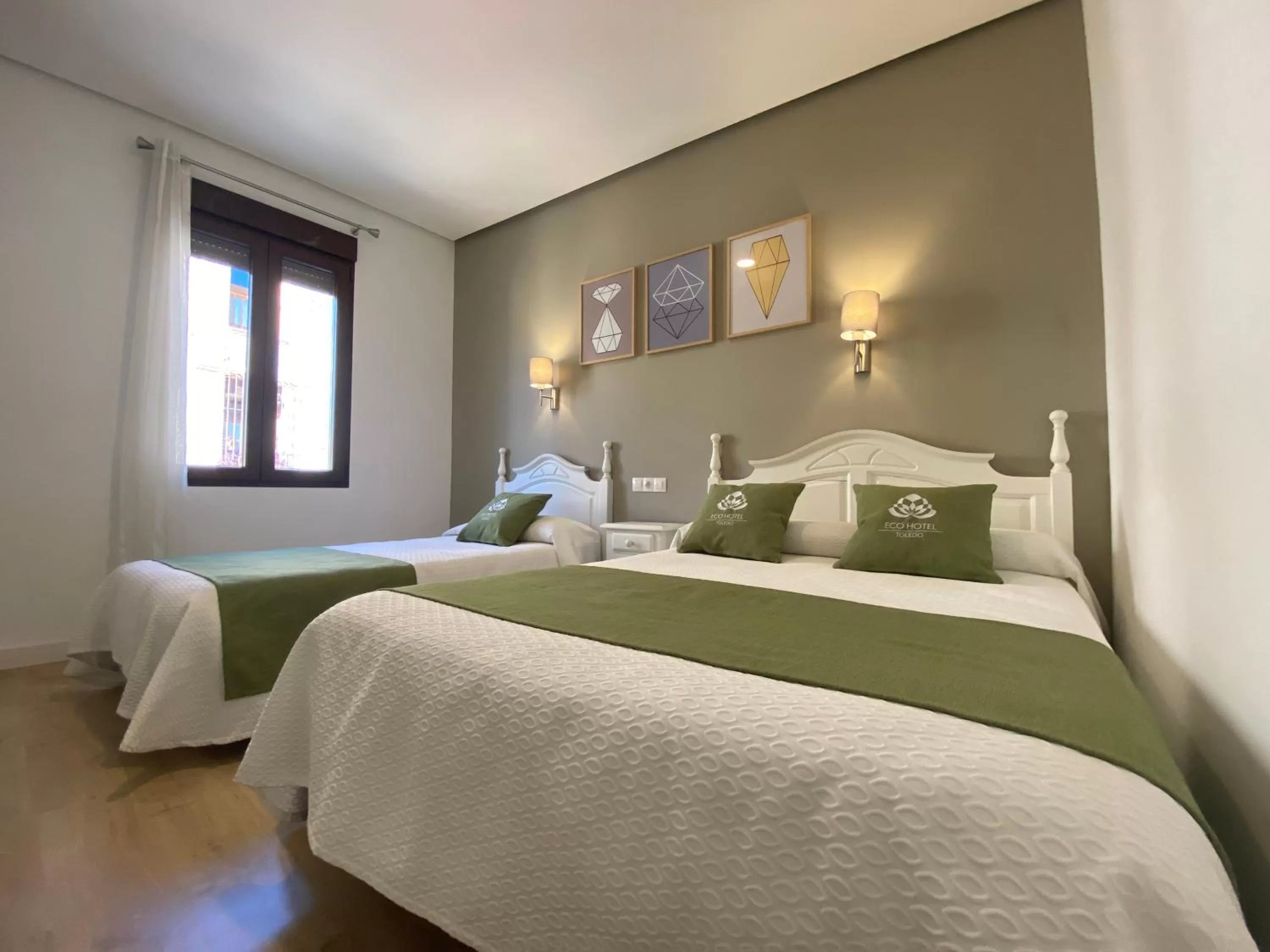 Triple Room with Private Bathroom in Eco Hotel Toledo