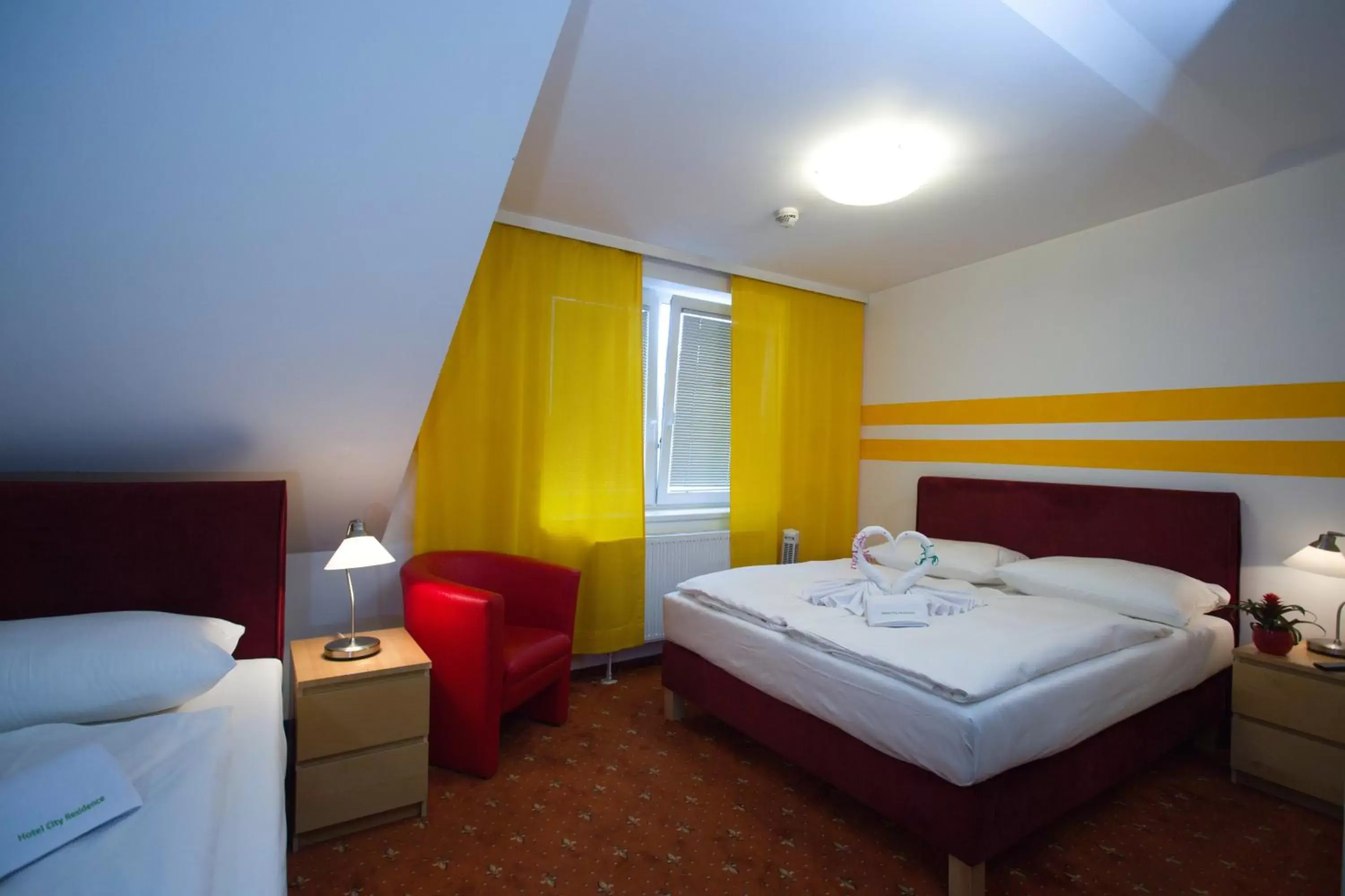 Triple Room with Private Bathroom in Hotel City Residence Triple Room with Private Bathroom in Hotel City Residence