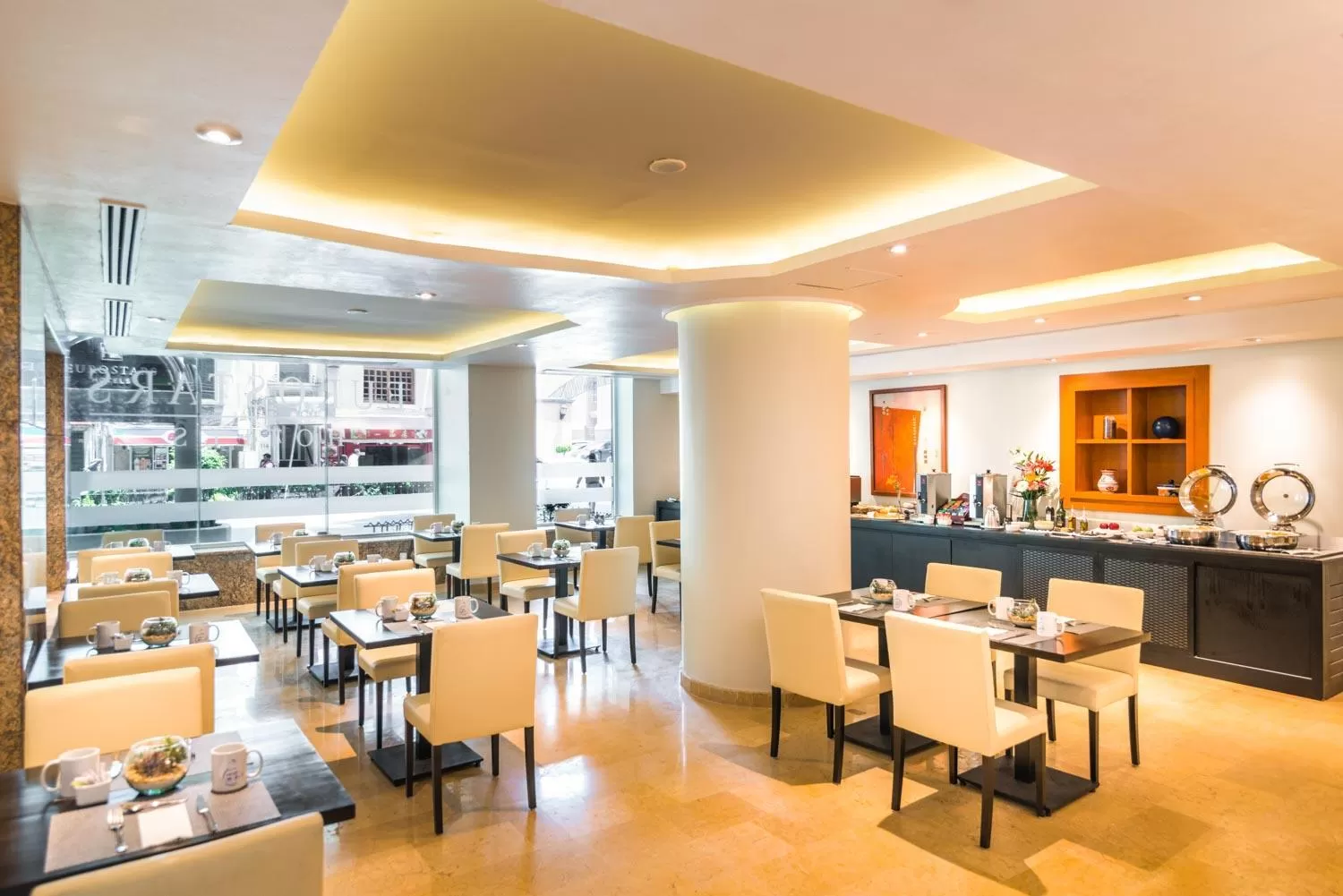 Lounge or bar in Eurostars Zona Rosa Suites