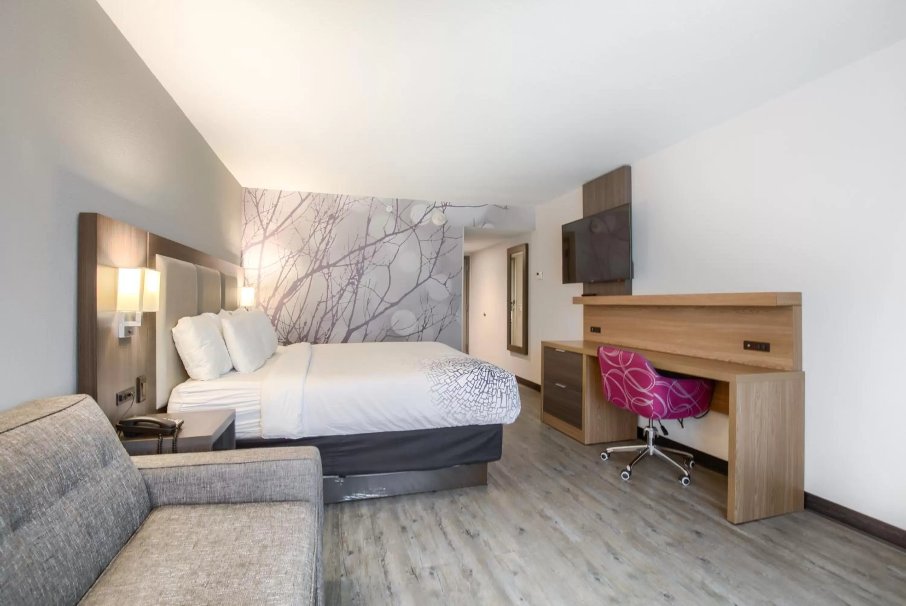 Photo of the whole room, Bed in La Quinta by Wyndham Mobile