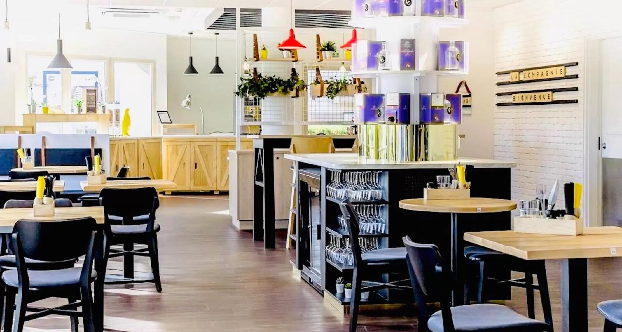 Restaurant/places to eat in ibis Strasbourg Aéroport Le Zénith