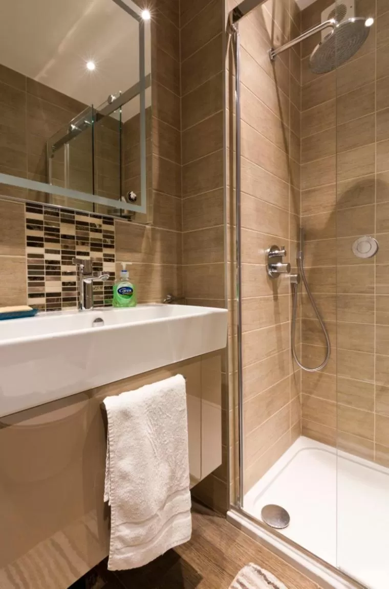 Bathroom in Leafy Suburban Bed and Breakfast