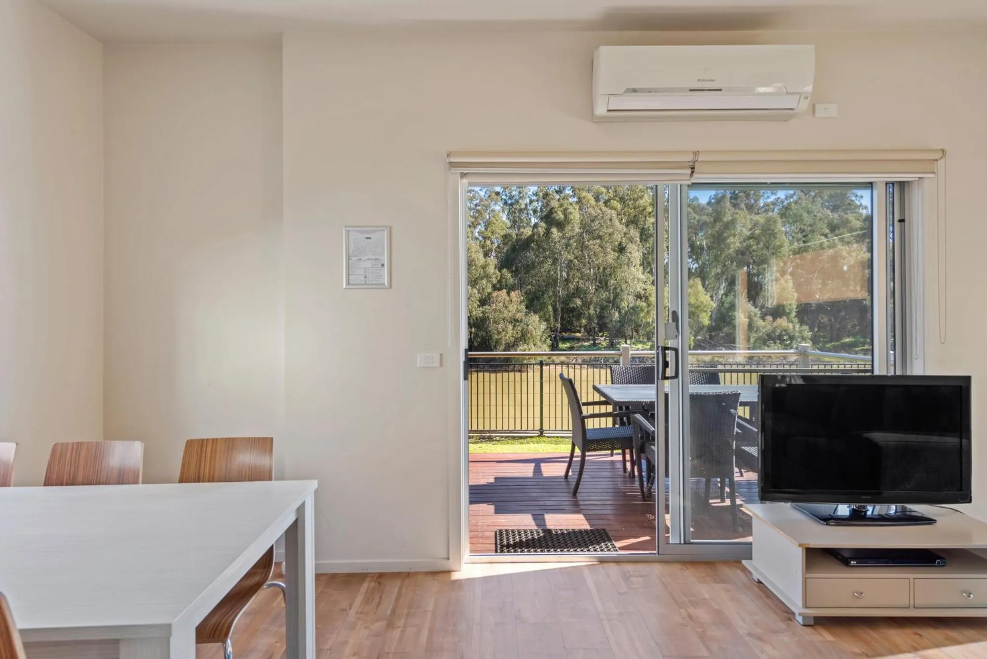 Living room in Discovery Parks - Maidens Inn Moama