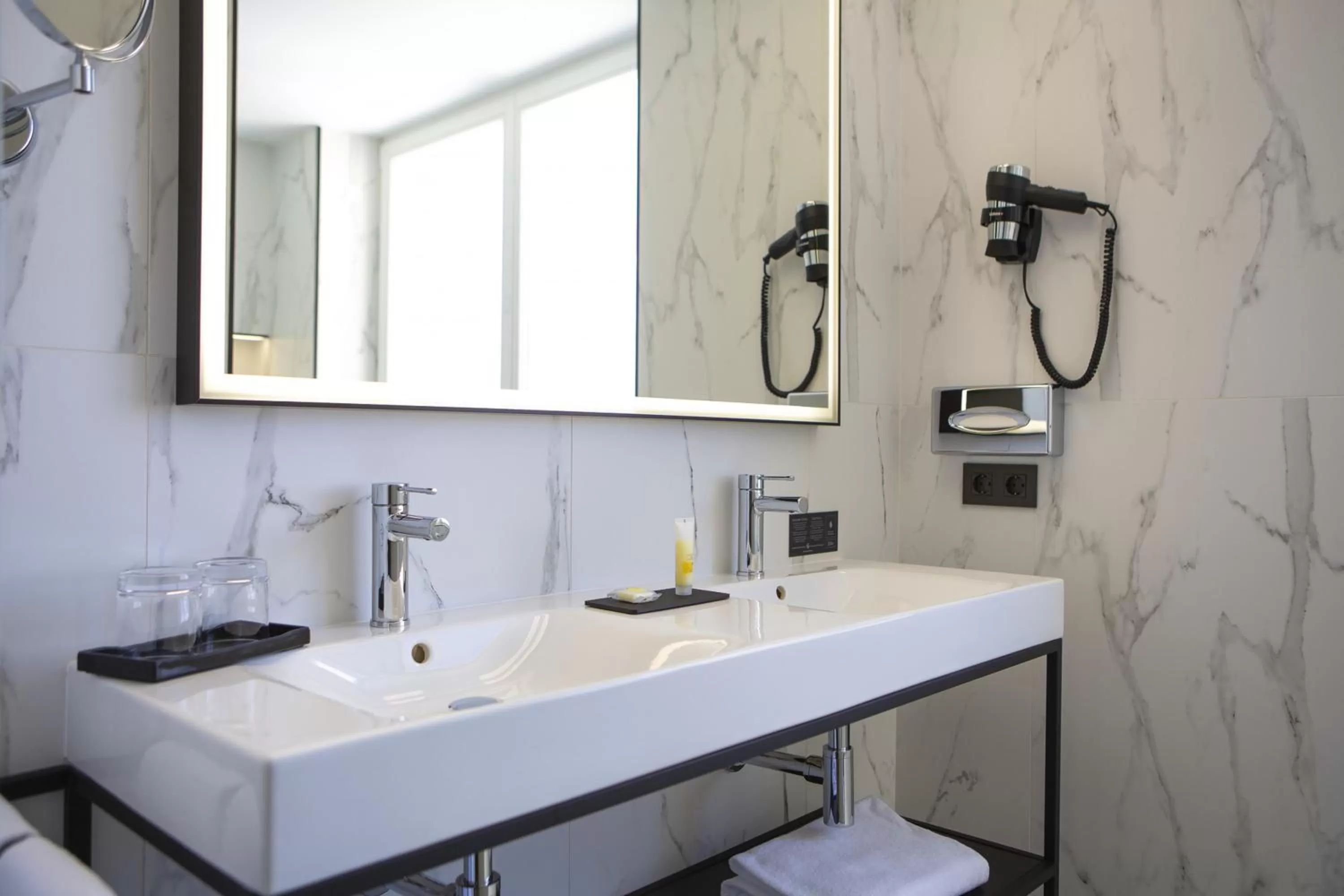 Bathroom in Riu Plaza España