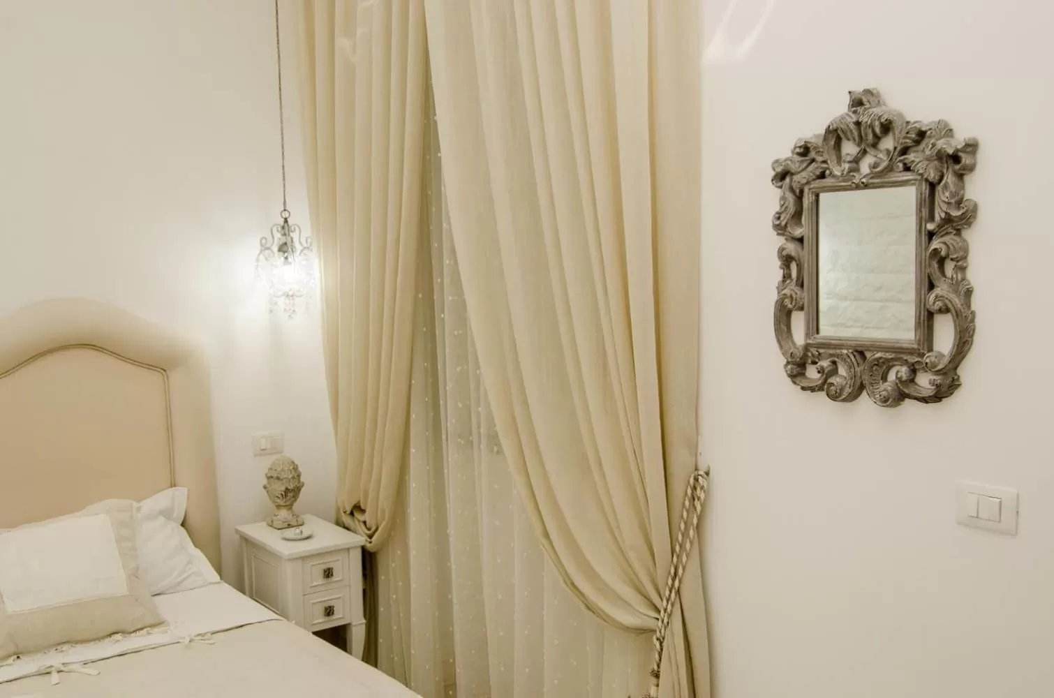 Decorative detail, Bed in Domus Rosa