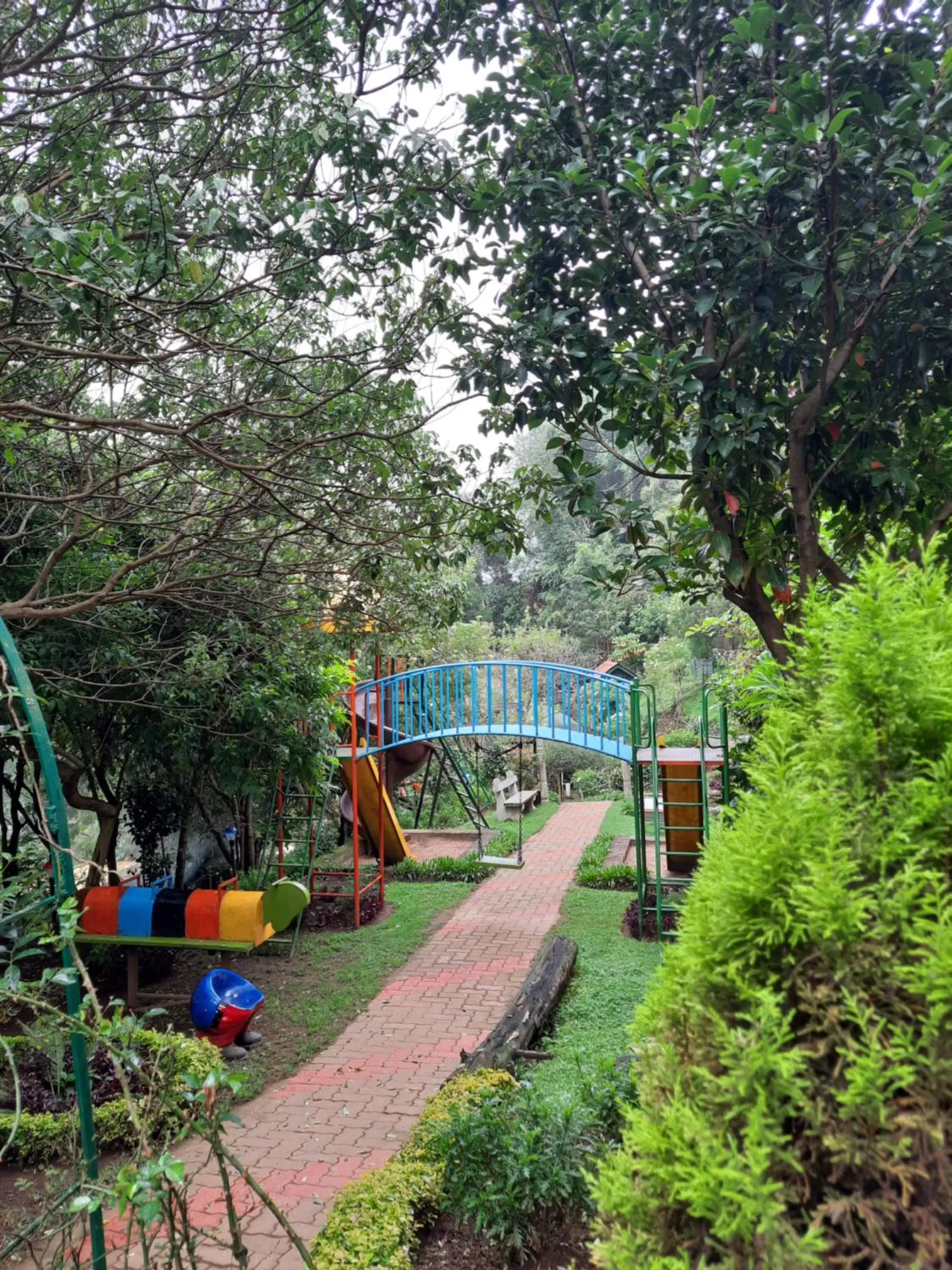 Children play ground in Pine Borough Inn