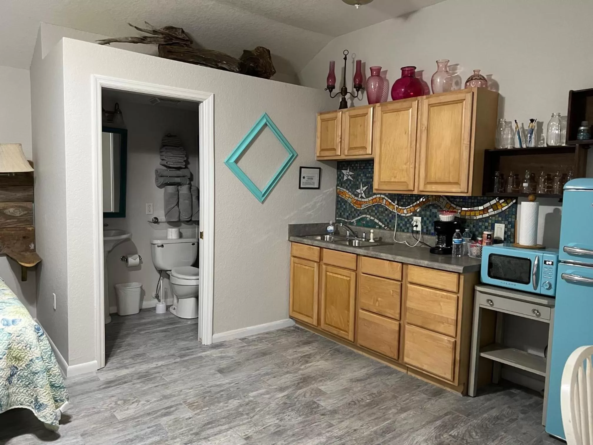 Kitchen or kitchenette in Nature Coast Inn & Cottages
