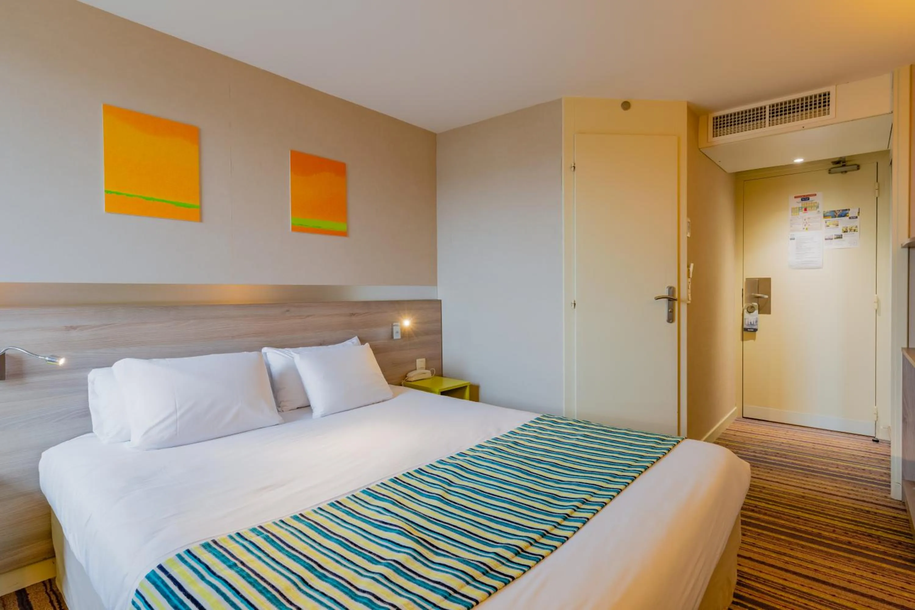 Bed in Kyriad Lyon Est - Saint Bonnet De Mure