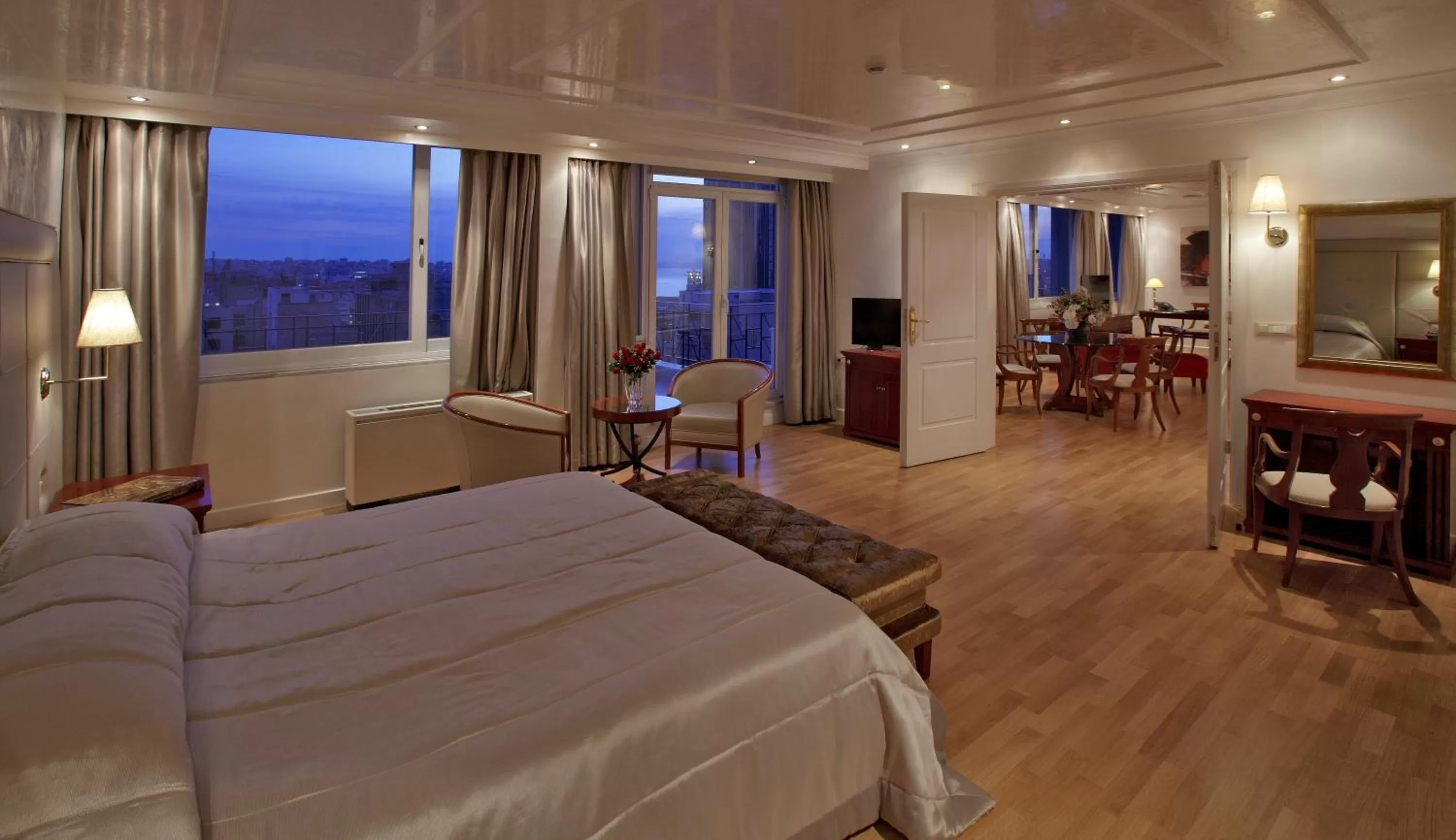 Photo of the whole room, Bed in Piraeus Theoxenia Hotel
