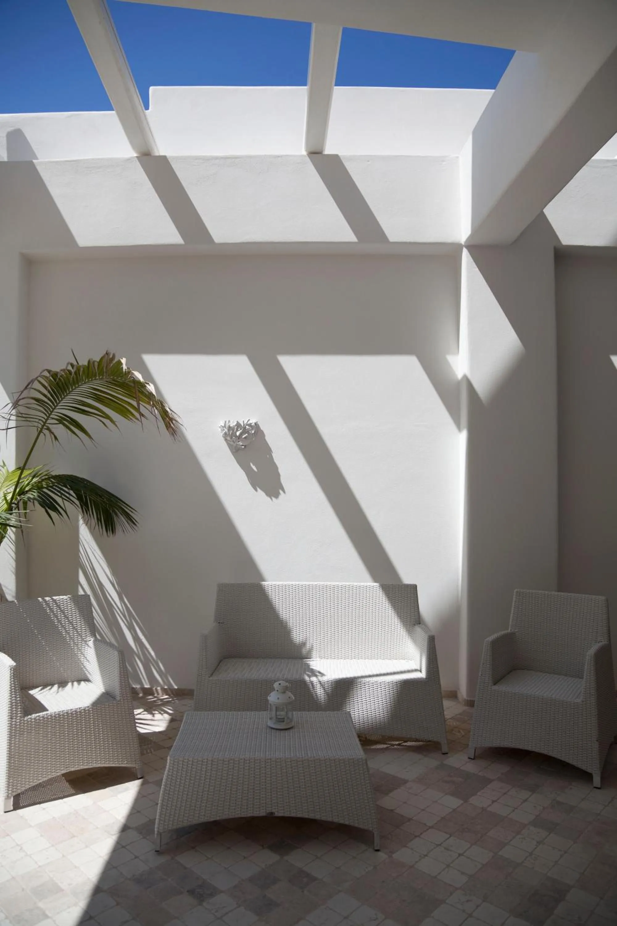 Facade/entrance, Bed in Hotel Cutimare - Aeolian Charme