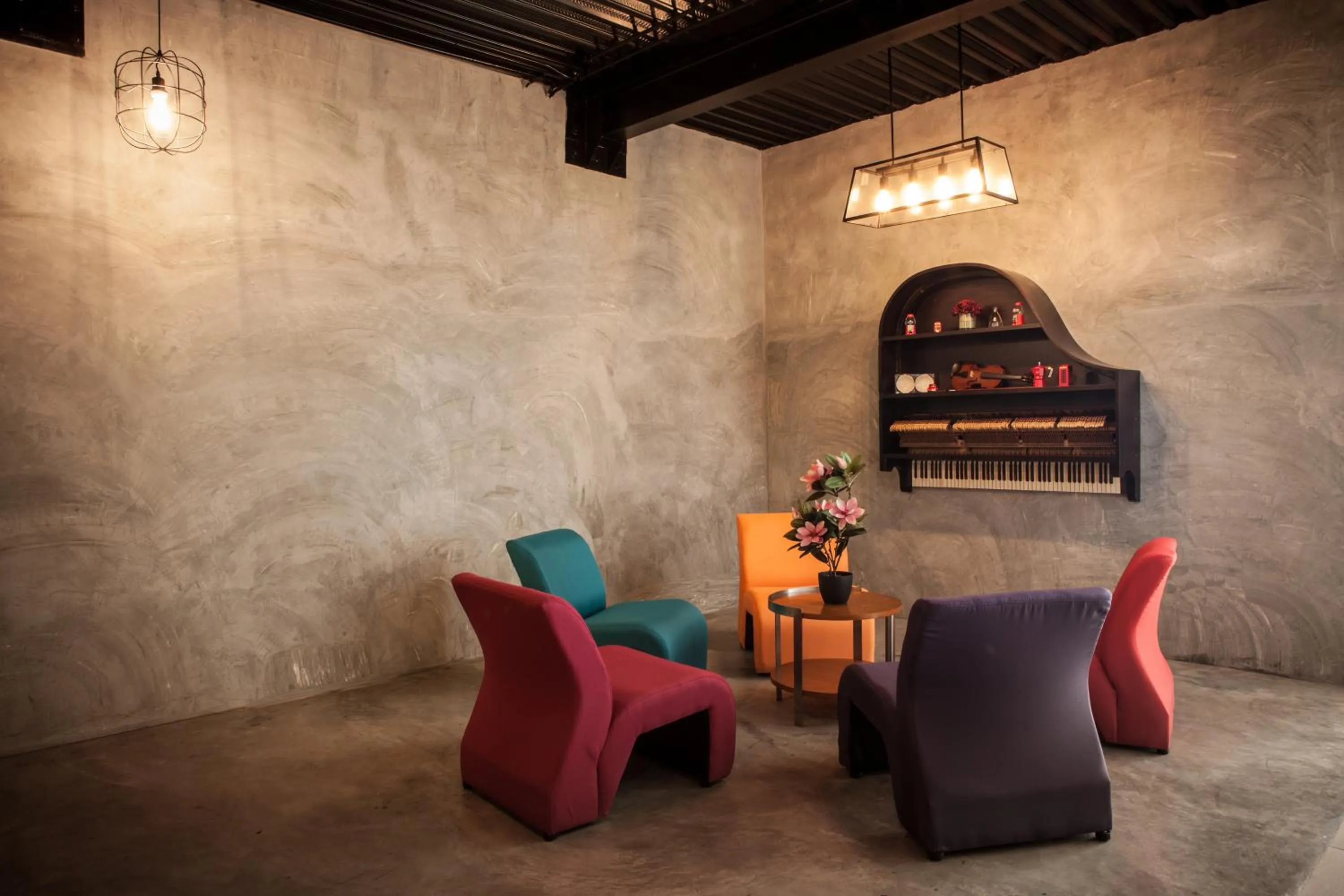 Communal lounge/ TV room in Hotel Mezzo