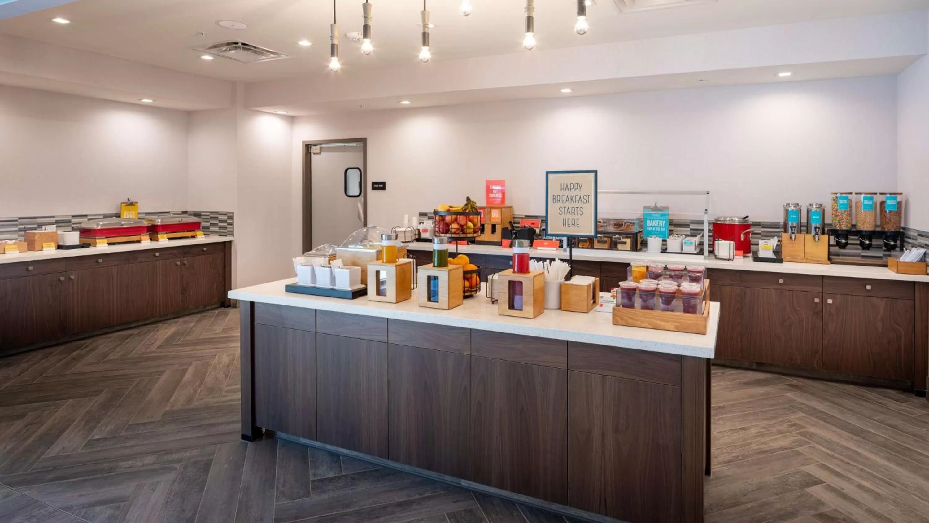 Breakfast in Hampton Inn Riverside Downtown