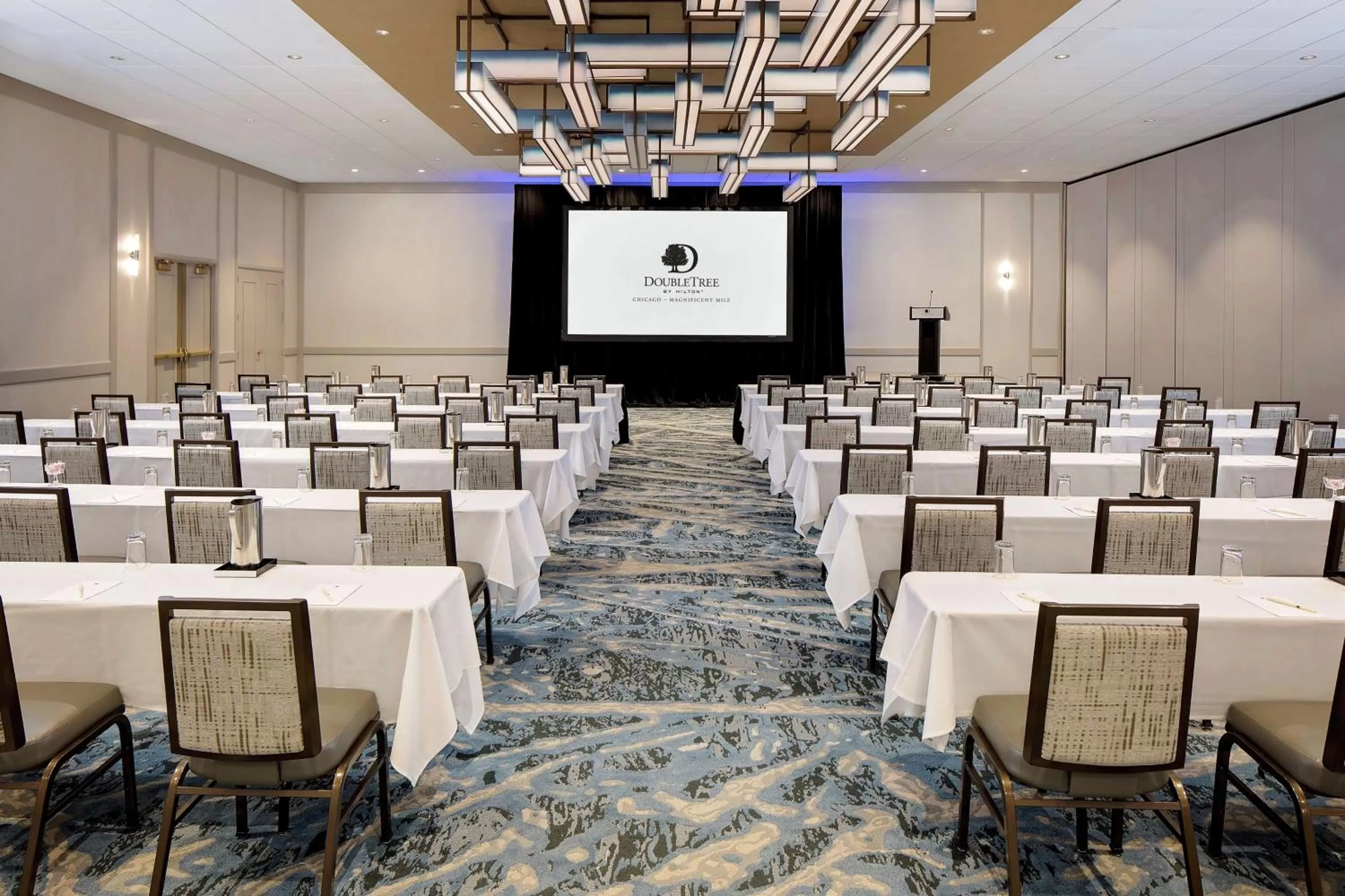 Meeting/conference room in DoubleTree by Hilton Chicago Magnificent Mile