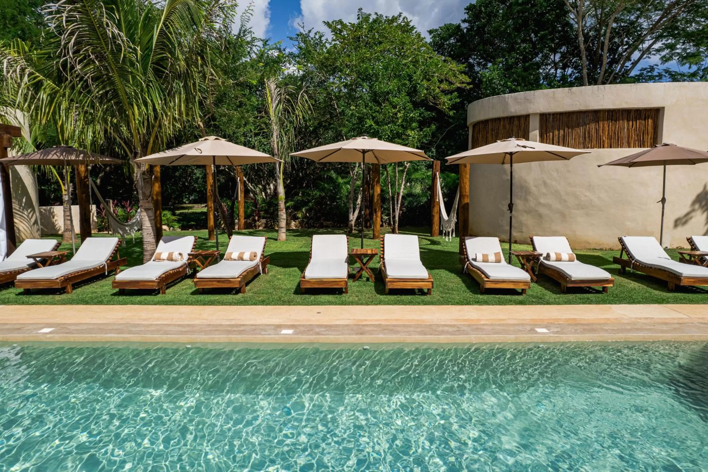Swimming pool in Destino Mío Mayan Jungle Retreat