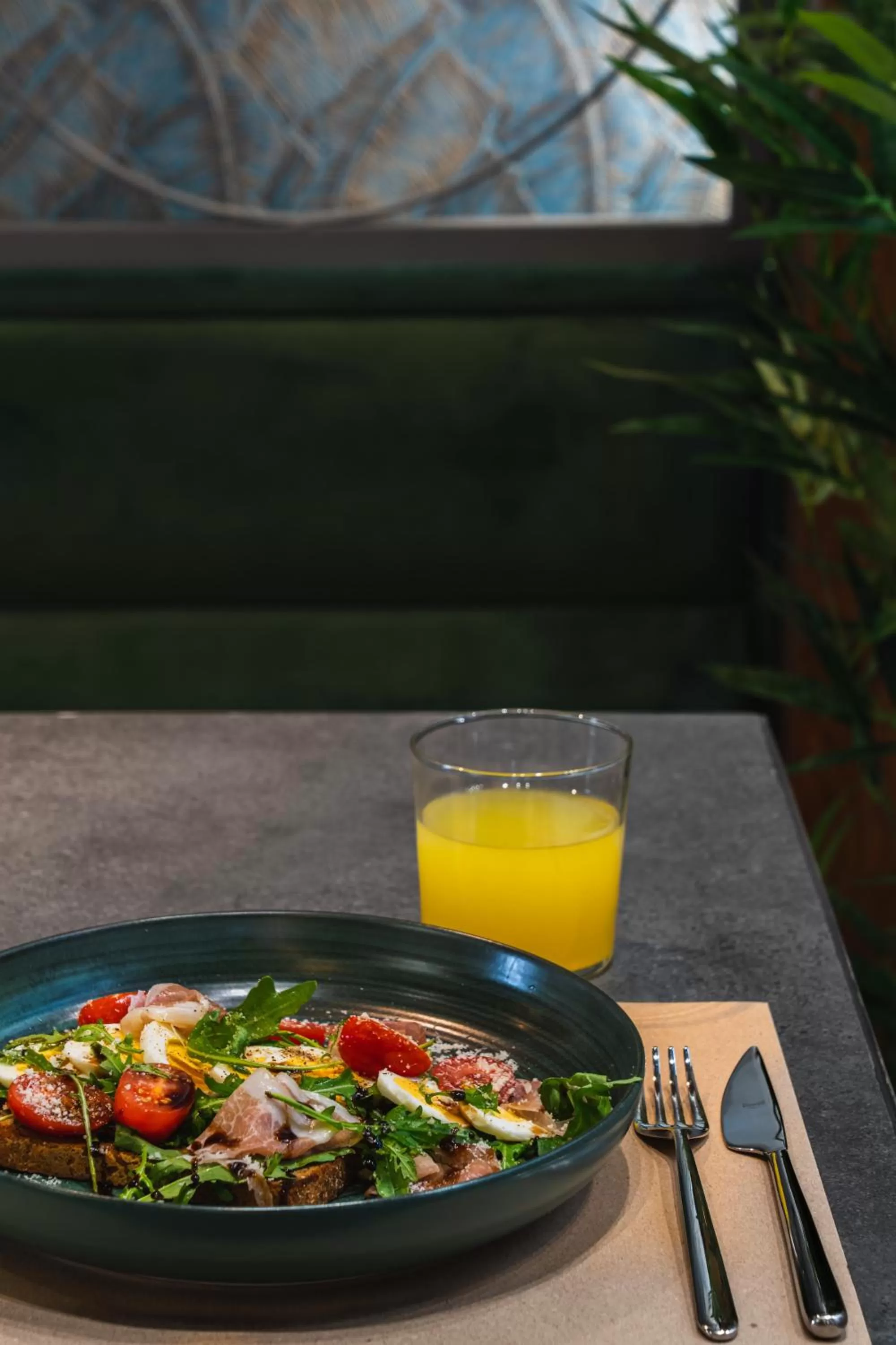 Restaurant/places to eat in Praxitelous Luxury Suites