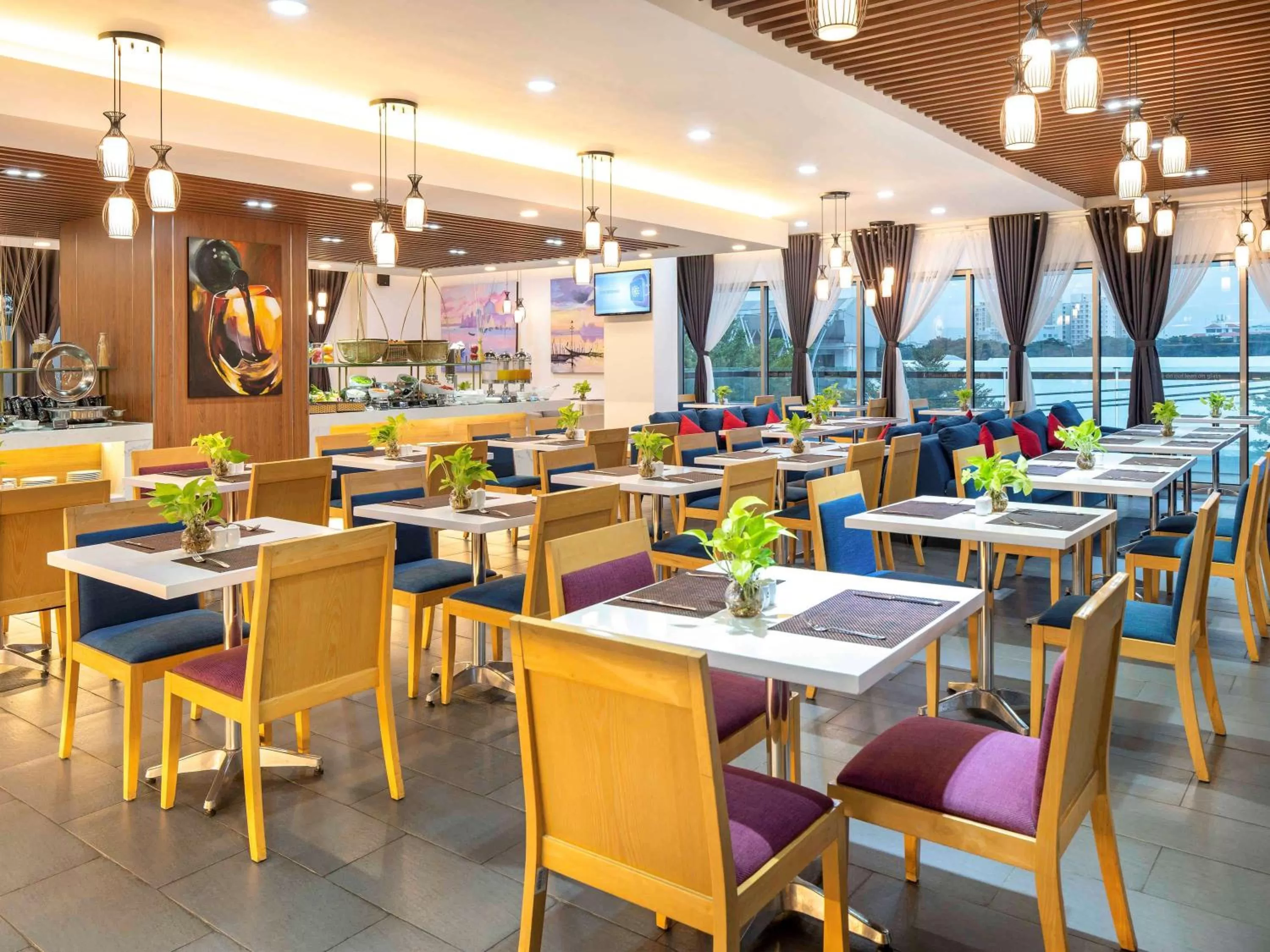 Restaurant/places to eat in Ibis Saigon South