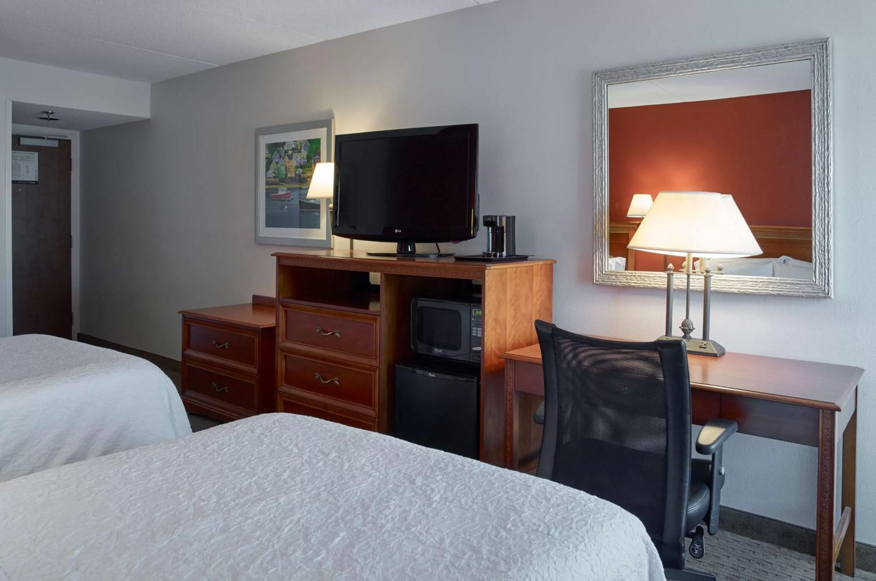 Bedroom, Bed in Hampton Inn Portland-Airport
