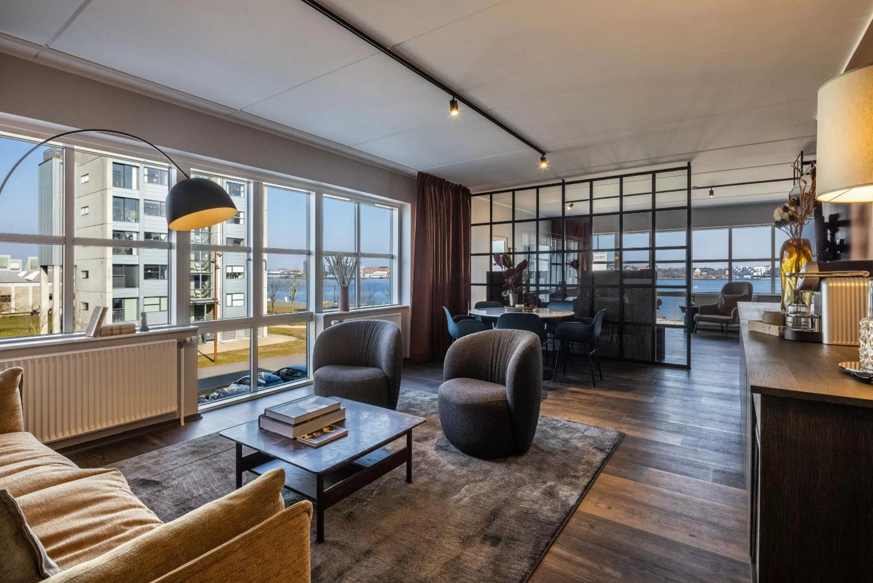 Living room in Pier 5 Hotel