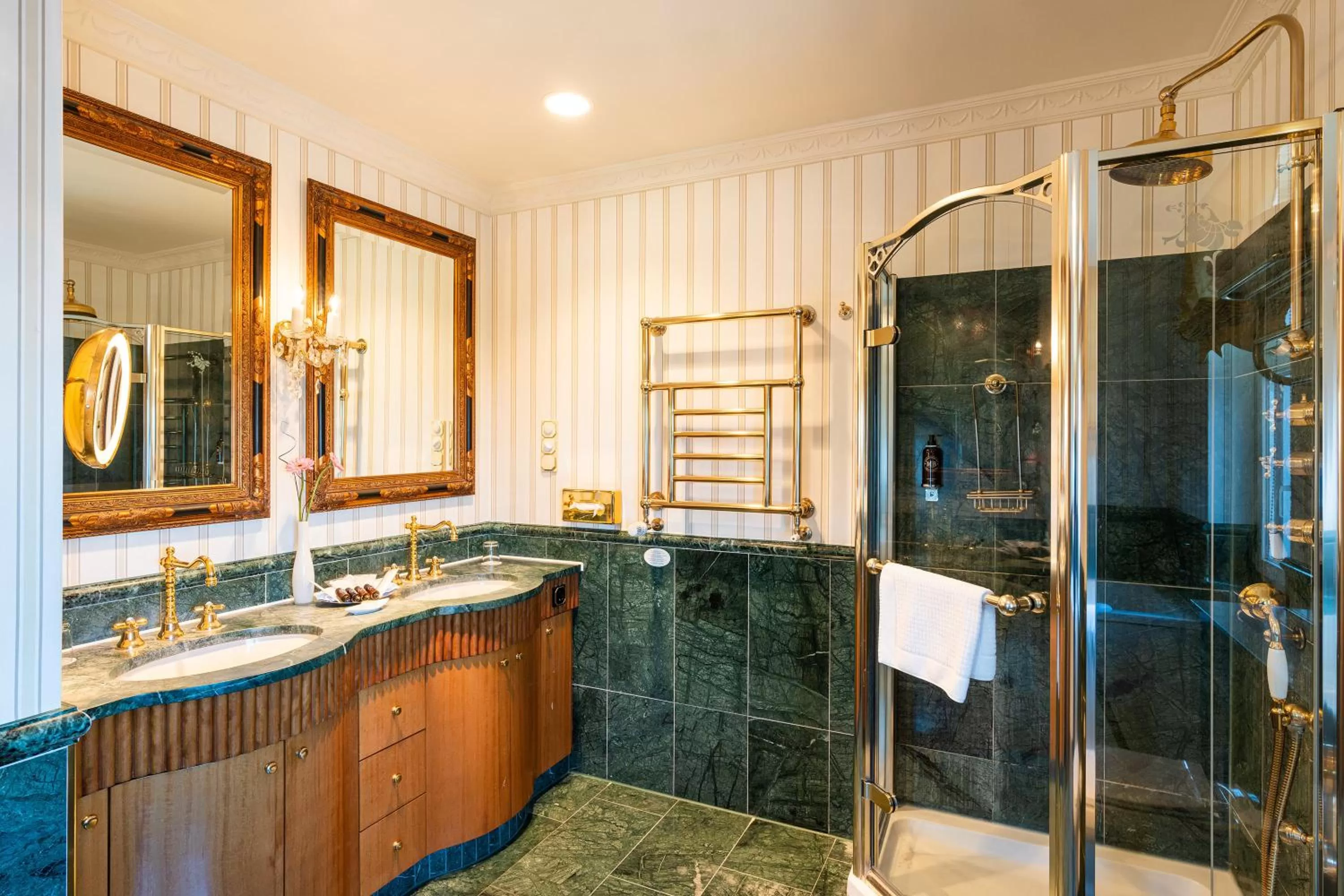 Bathroom in SEETELHOTEL Ahlbecker Hof das elegante Traditionshotel & ruhiger Rückzugsort an der Ostsee