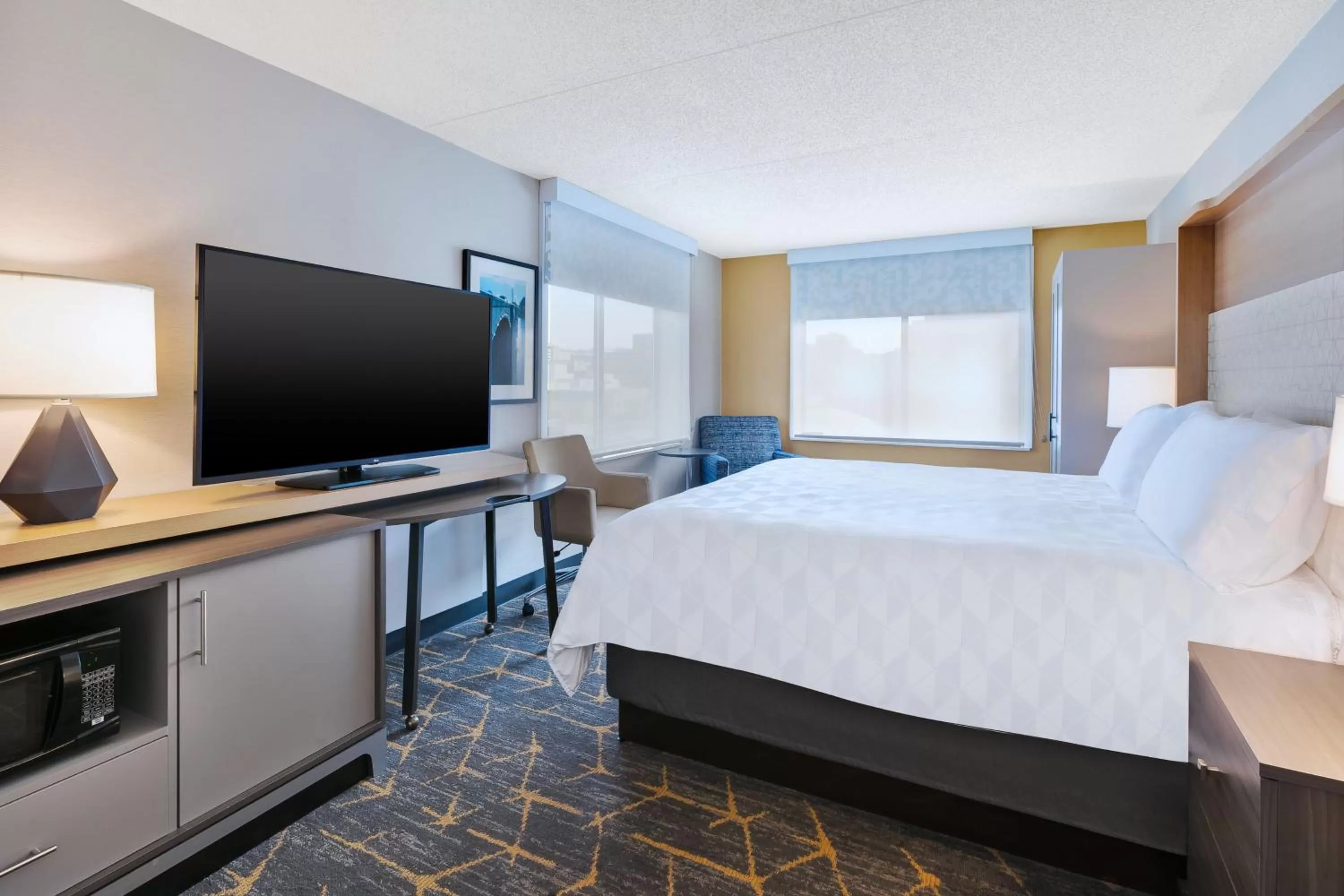 Photo of the whole room, Bed in Holiday Inn Grand Rapids Downtown by IHG