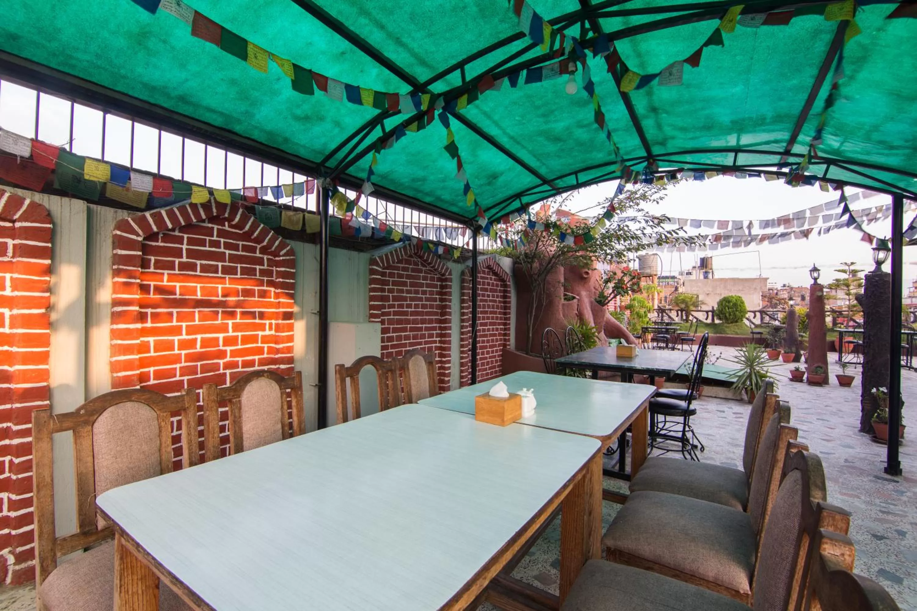 Restaurant/places to eat in Hotel Family Home