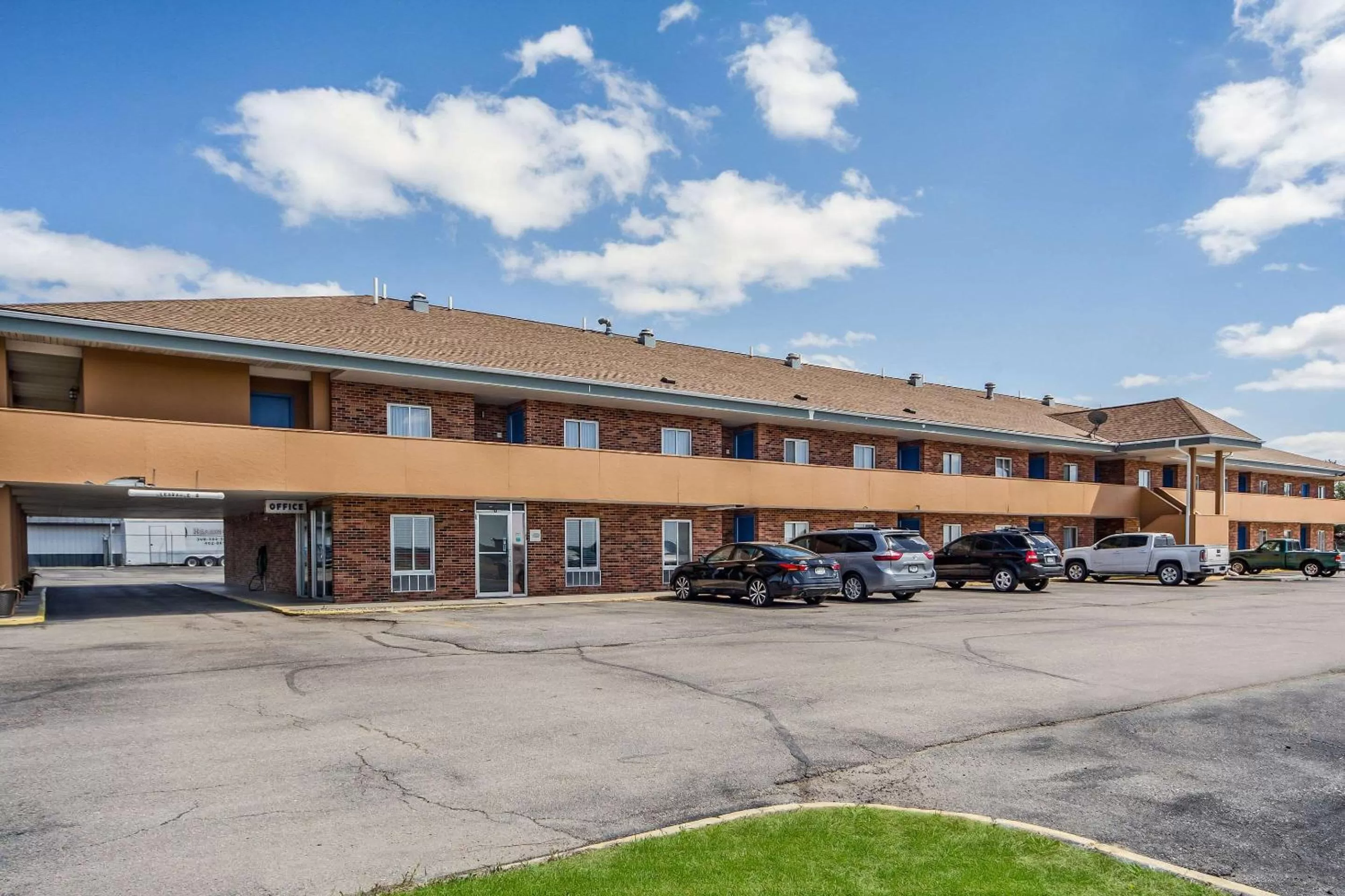 Property building in Rodeway Inn University District