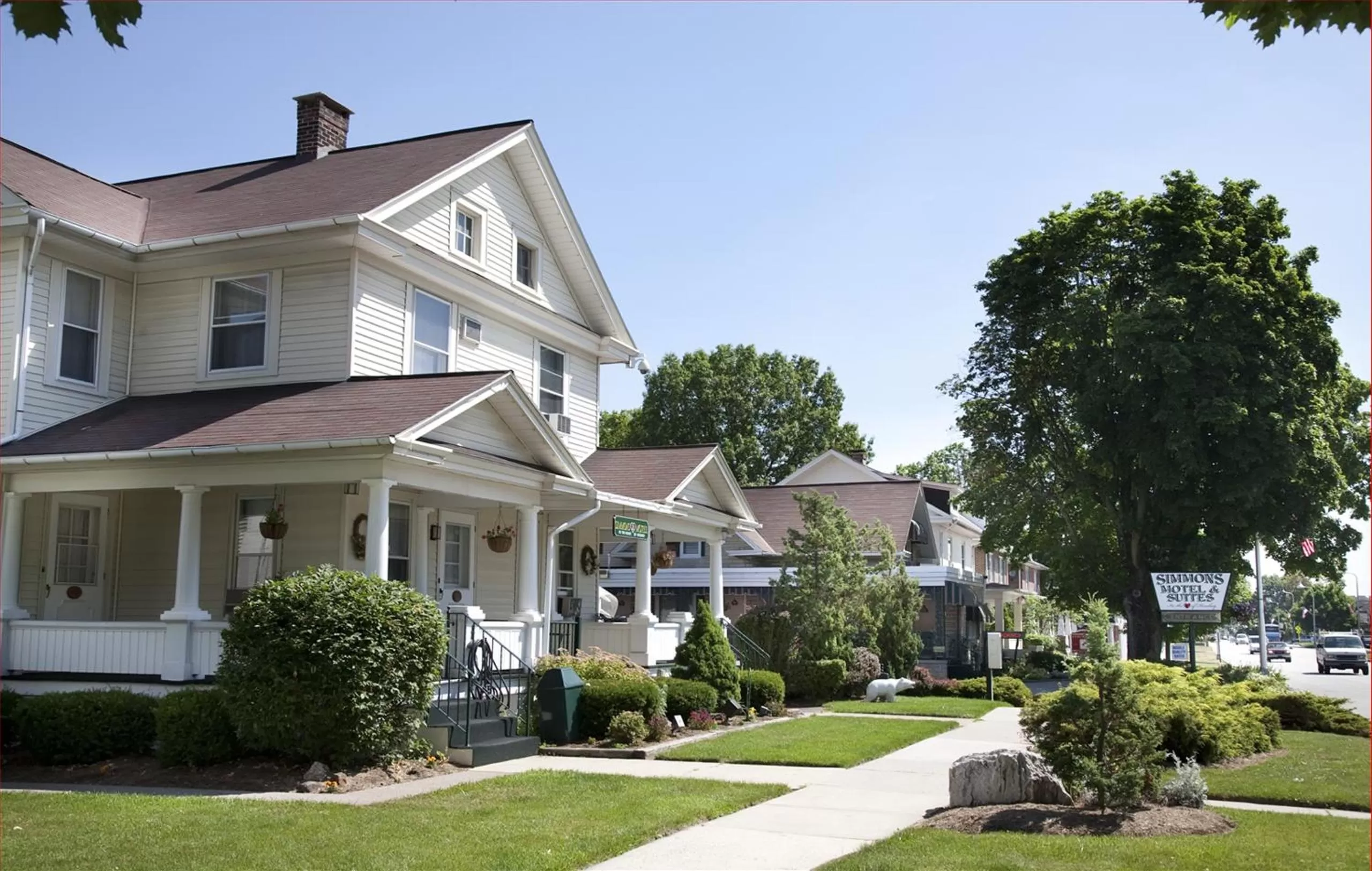 Facade/entrance in Simmons Motel and Suites