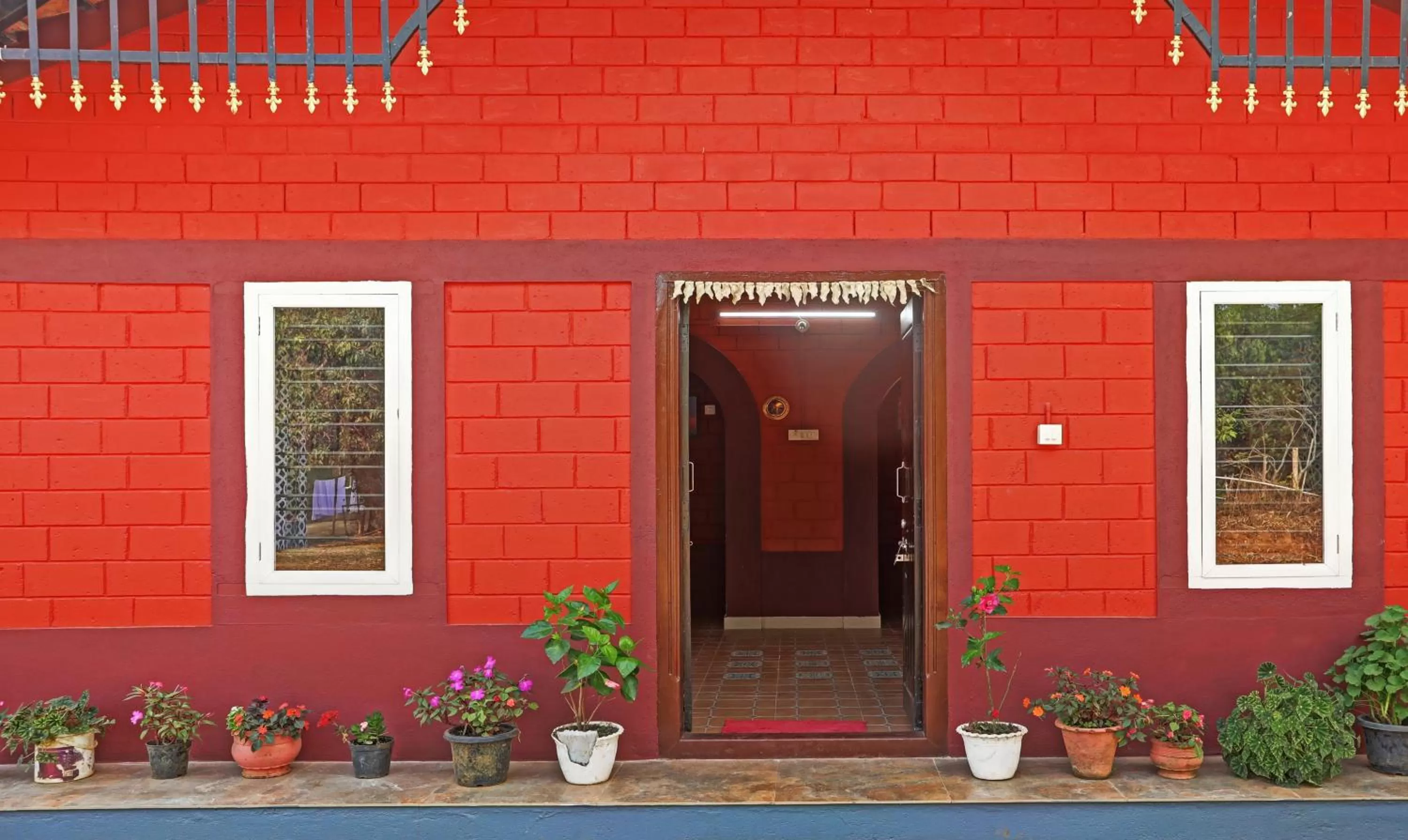 Facade/entrance in Hotel Allaranda Homestay