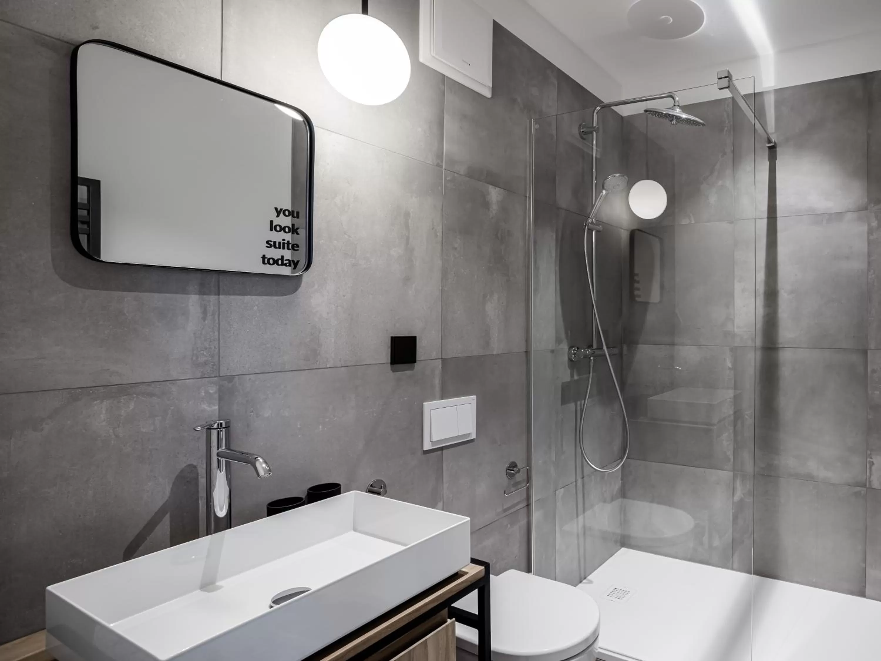 Shower in Limehome Erfurt Schmidtstedter Straße