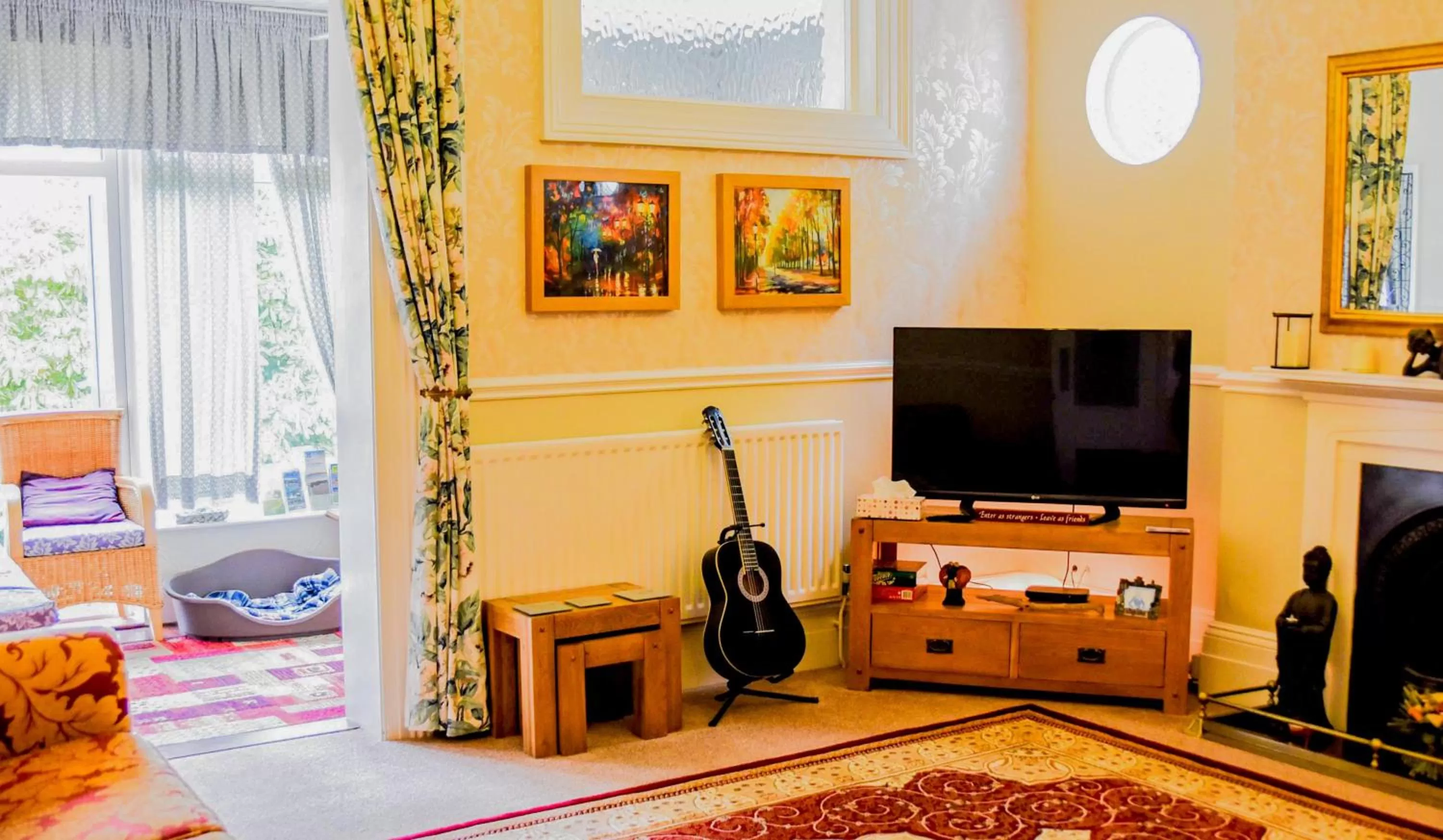 Lounge or bar, TV/Entertainment Center in Grange Bank House