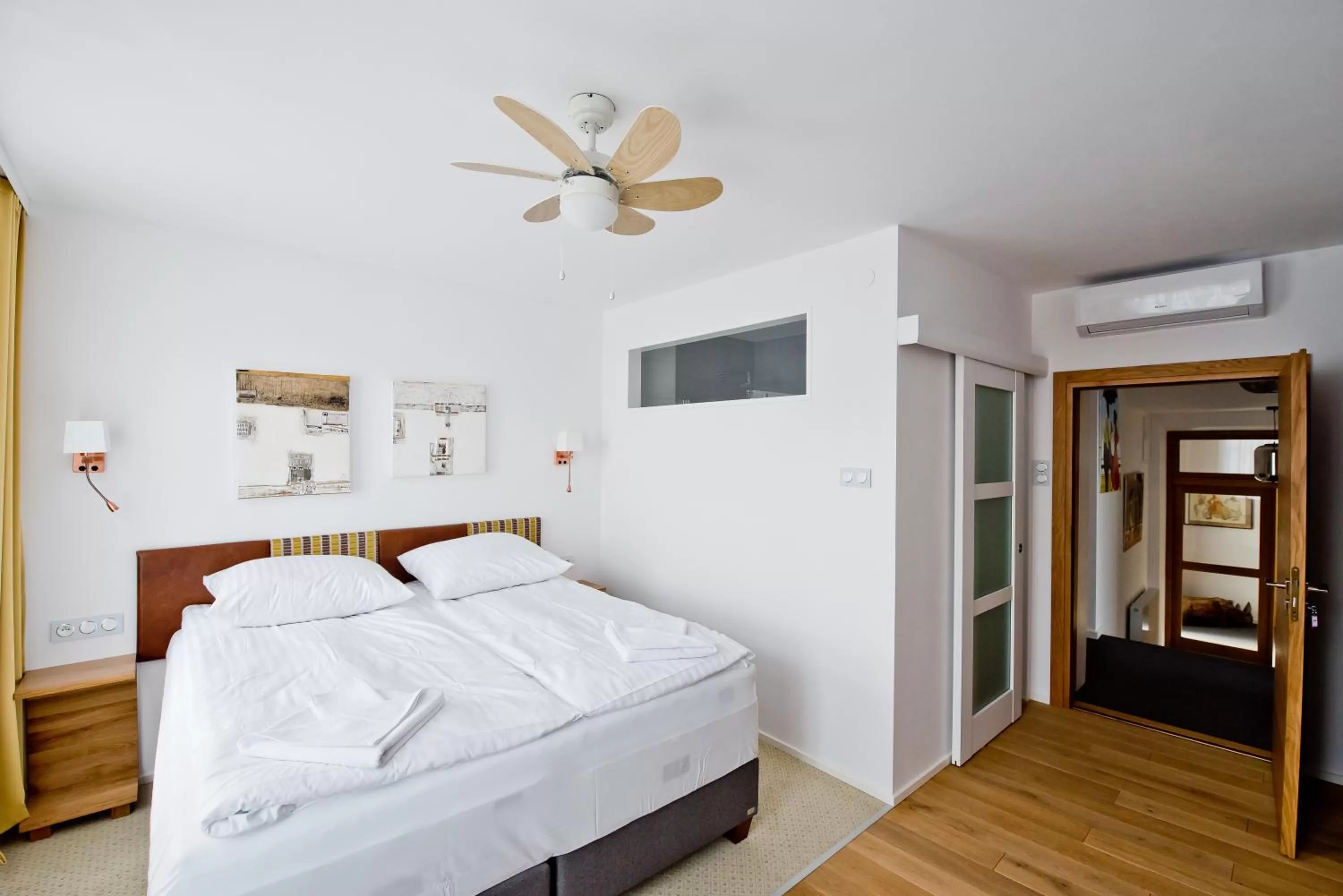 Bed in Salon Win Wine Bar & Apartments