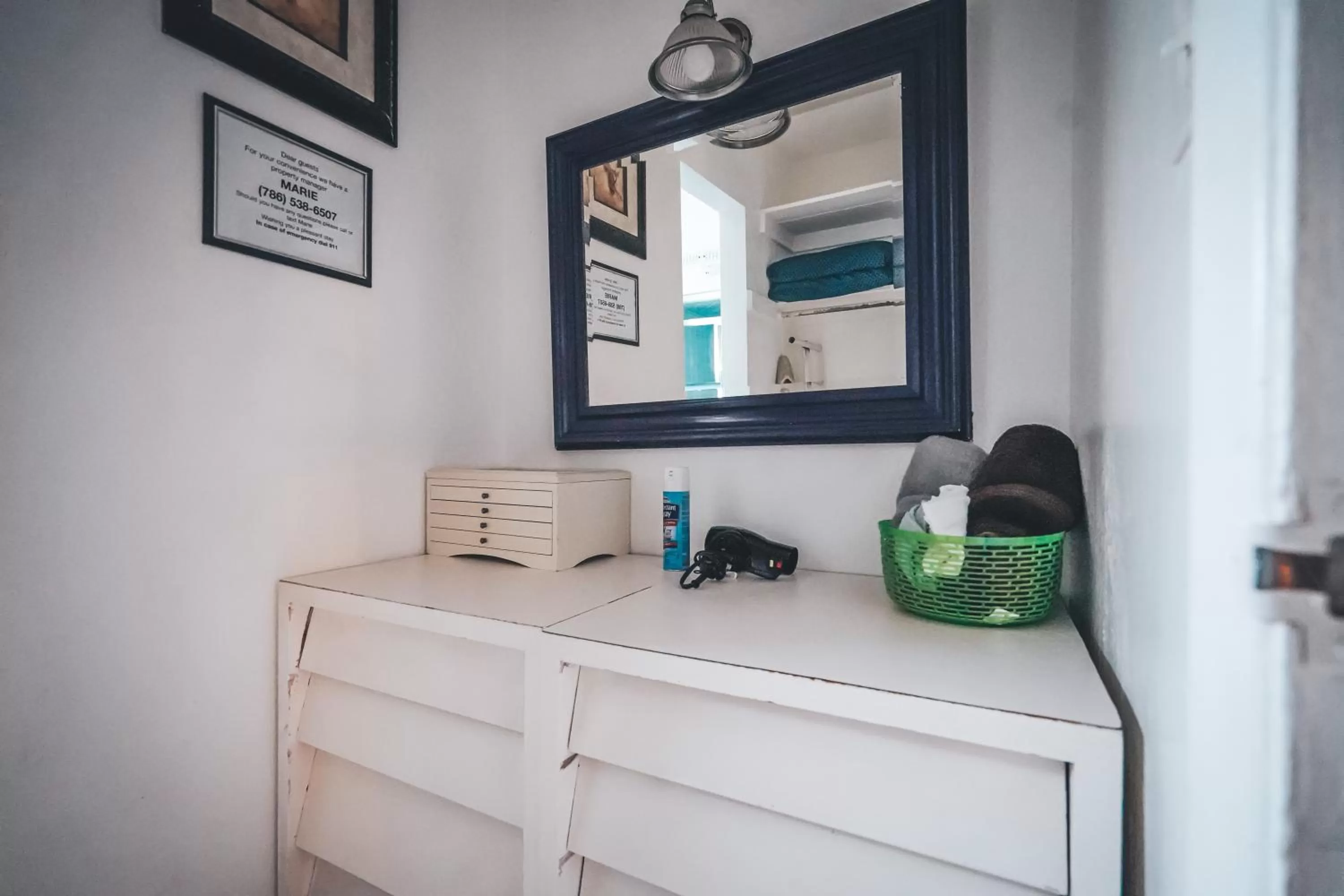 Living room in Hollywood Light Haven Lodge