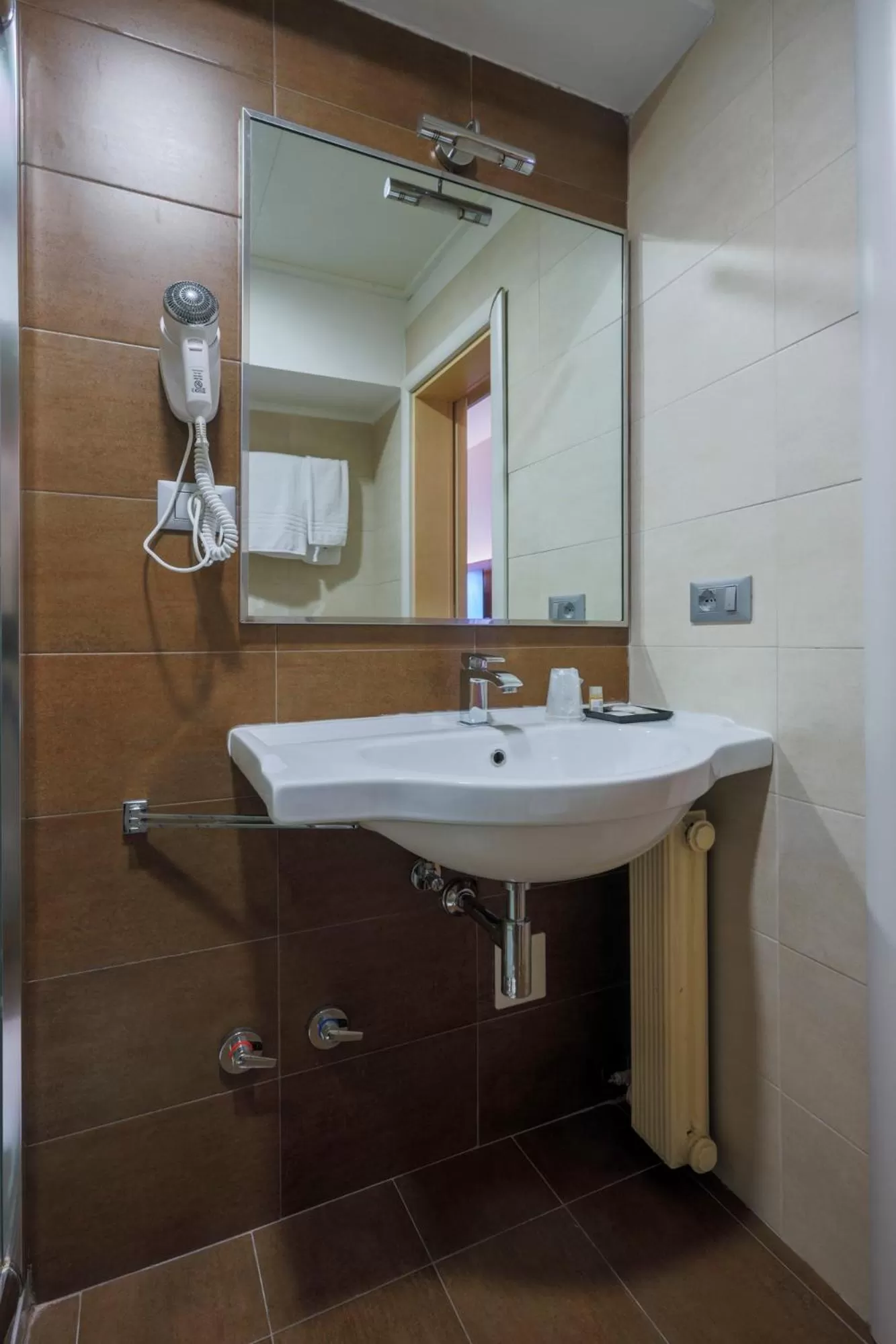 Bathroom in Hotel Velino