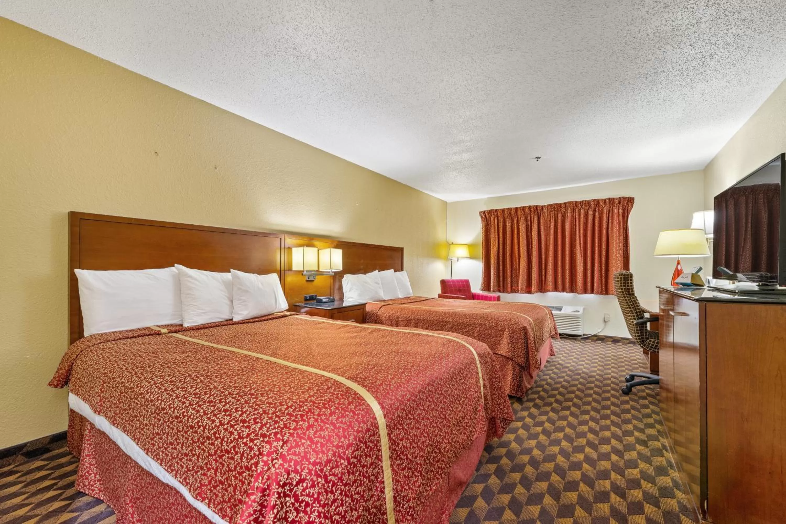 Bedroom, Bed in Geneva Motel