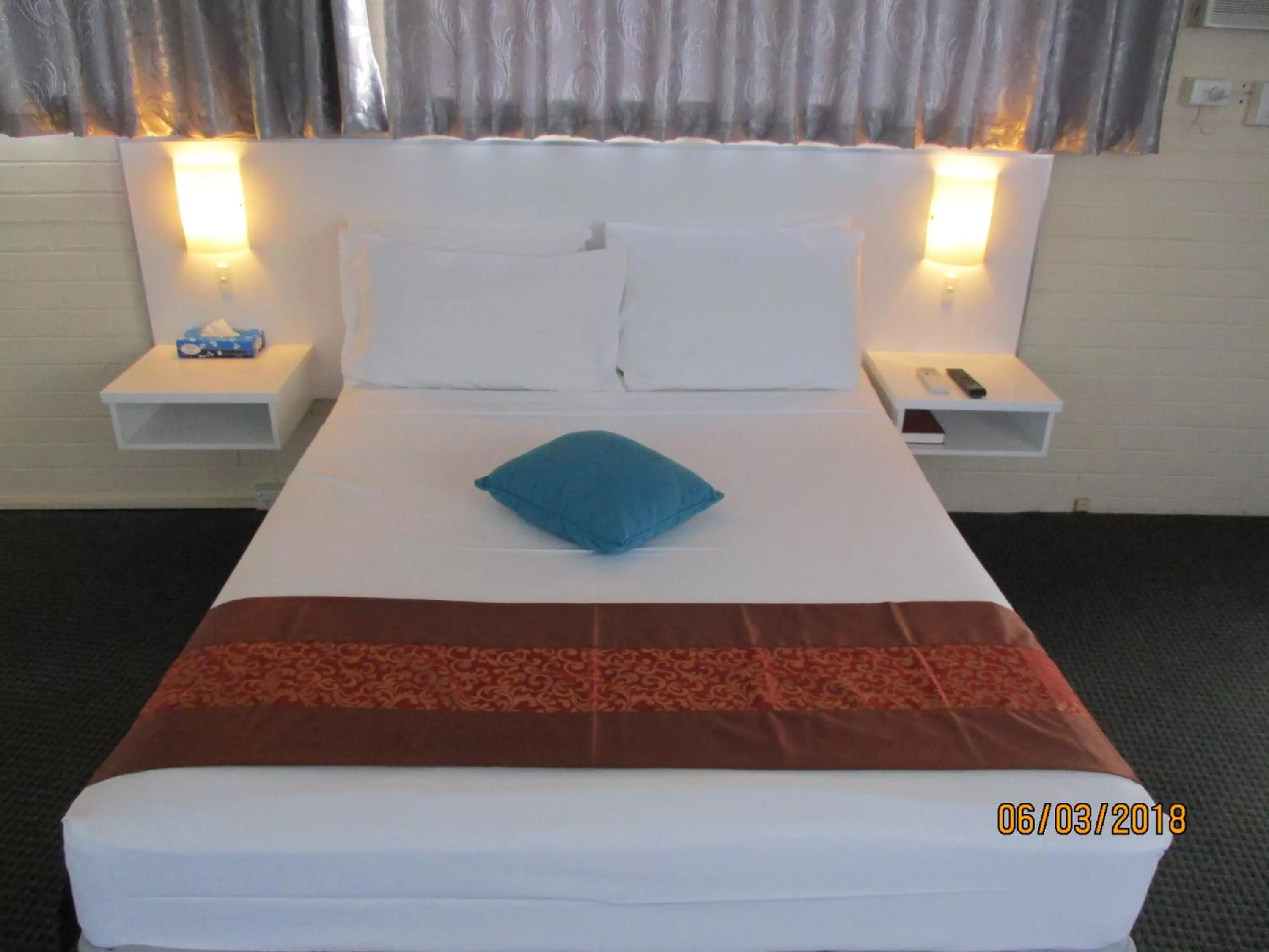 Bed in Cronulla Motor Inn