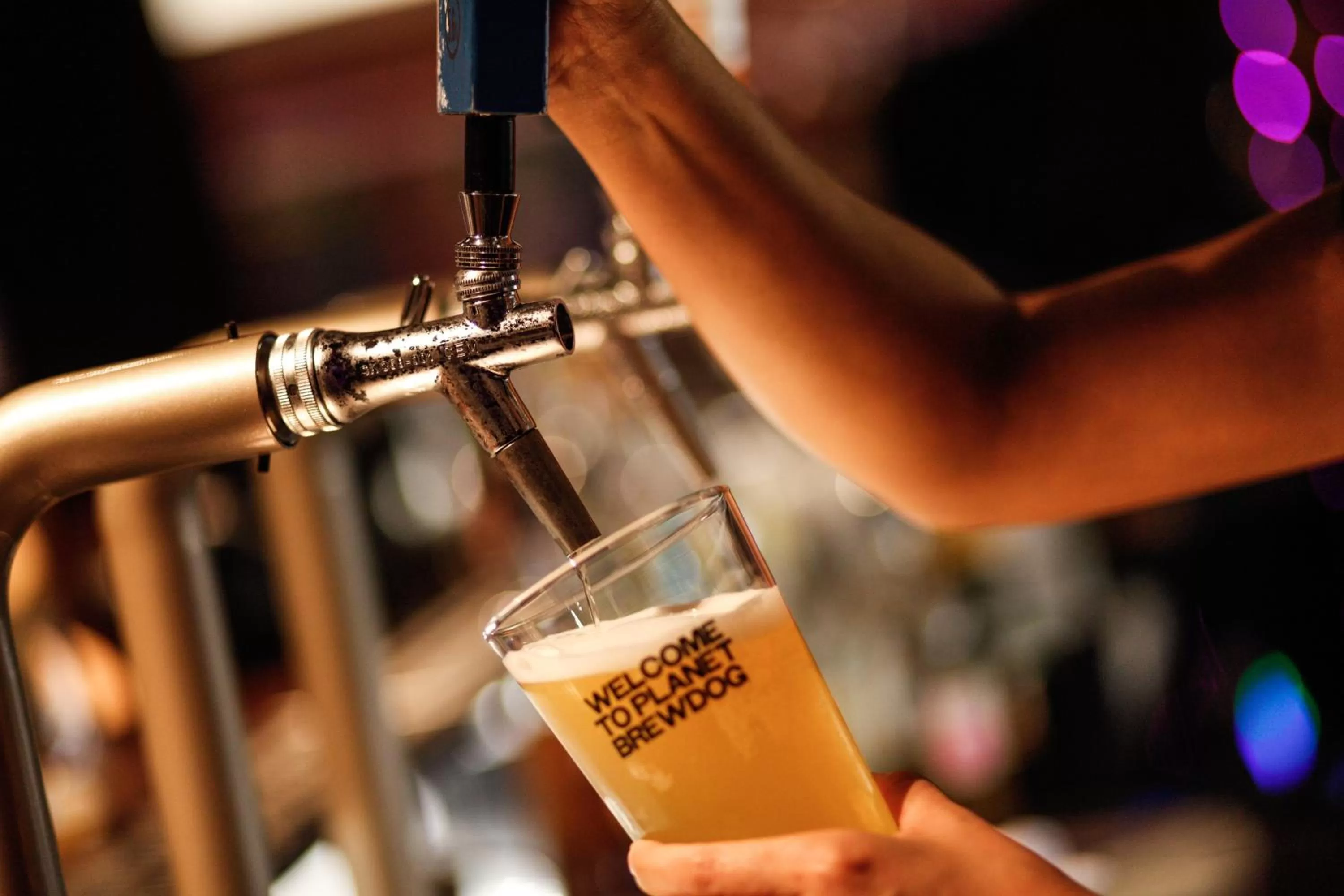 Lounge or bar in Hotel Indigo Bangkok Wireless Road by IHG